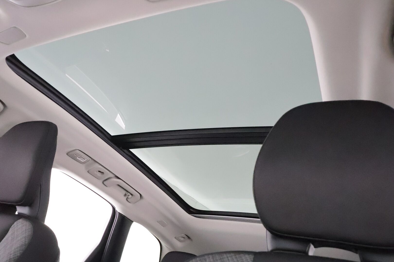 Volvo XC60 2023 T6 AWD Long Range Core aut * ACC / 360° / LED / Navi / Webasto / Koukku / Panorama / KeylessGo / BLIS / Facelift * - HULLUT BLACKWEEK JATKOT - KORKOTARJOUS 2,49%