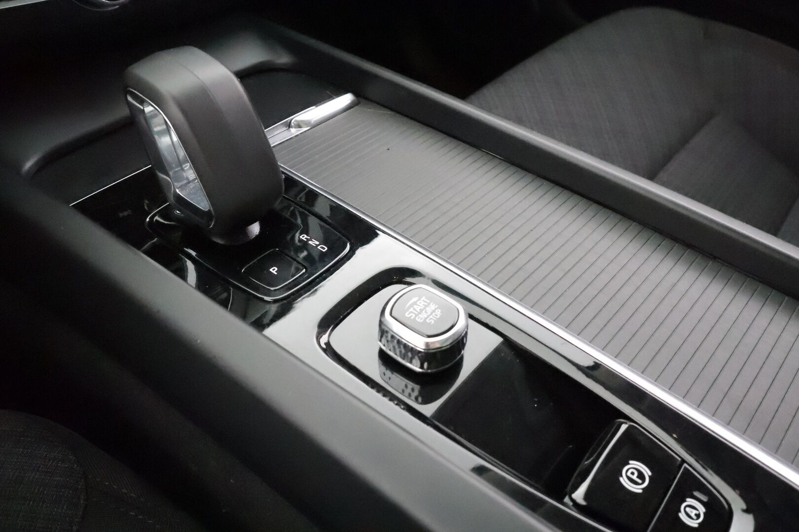 Volvo XC60 2023 T6 AWD Long Range Core aut * ACC / 360° / LED / Navi / Webasto / Koukku / Panorama / KeylessGo / BLIS / Facelift * - HULLUT BLACKWEEK JATKOT - KORKOTARJOUS 2,49%