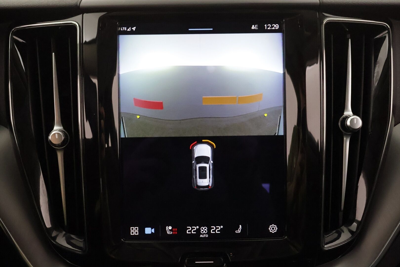 Volvo XC60 2023 T6 AWD Long Range Core aut * ACC / 360° / LED / Navi / Webasto / Koukku / Panorama / KeylessGo / BLIS / Facelift * - HULLUT BLACKWEEK JATKOT - KORKOTARJOUS 2,49%