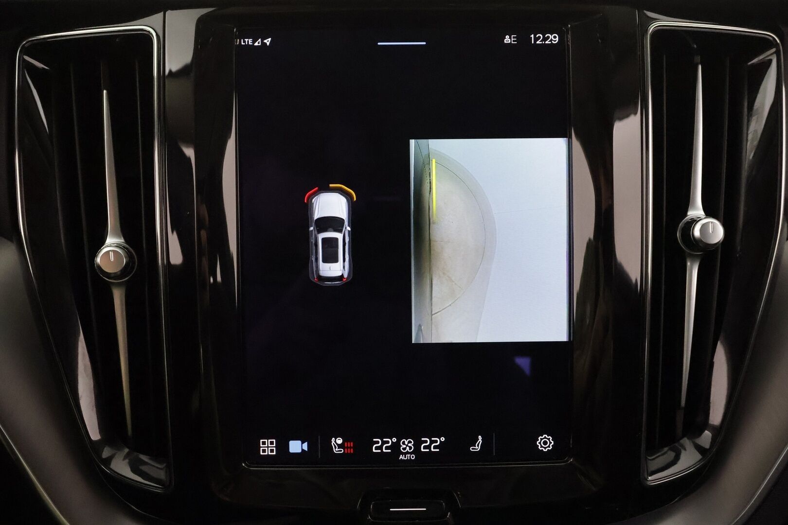 Volvo XC60 2023 T6 AWD Long Range Core aut * ACC / 360° / LED / Navi / Webasto / Koukku / Panorama / KeylessGo / BLIS / Facelift * - HULLUT BLACKWEEK JATKOT - KORKOTARJOUS 2,49%