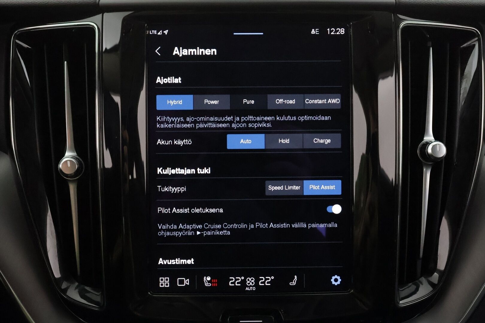 Volvo XC60 2023 T6 AWD Long Range Core aut * ACC / 360° / LED / Navi / Webasto / Koukku / Panorama / KeylessGo / BLIS / Facelift * - HULLUT BLACKWEEK JATKOT - KORKOTARJOUS 2,49%