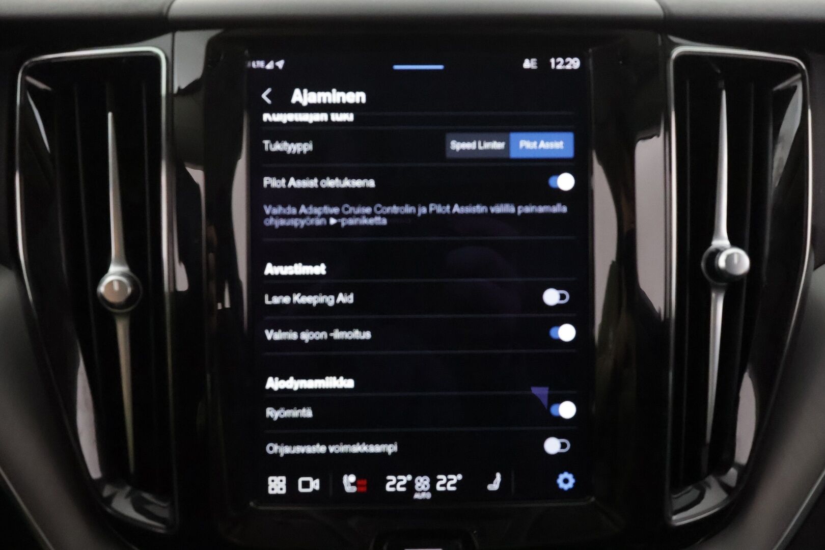 Volvo XC60 2023 T6 AWD Long Range Core aut * ACC / 360° / LED / Navi / Webasto / Koukku / Panorama / KeylessGo / BLIS / Facelift * - HULLUT BLACKWEEK JATKOT - KORKOTARJOUS 2,49%