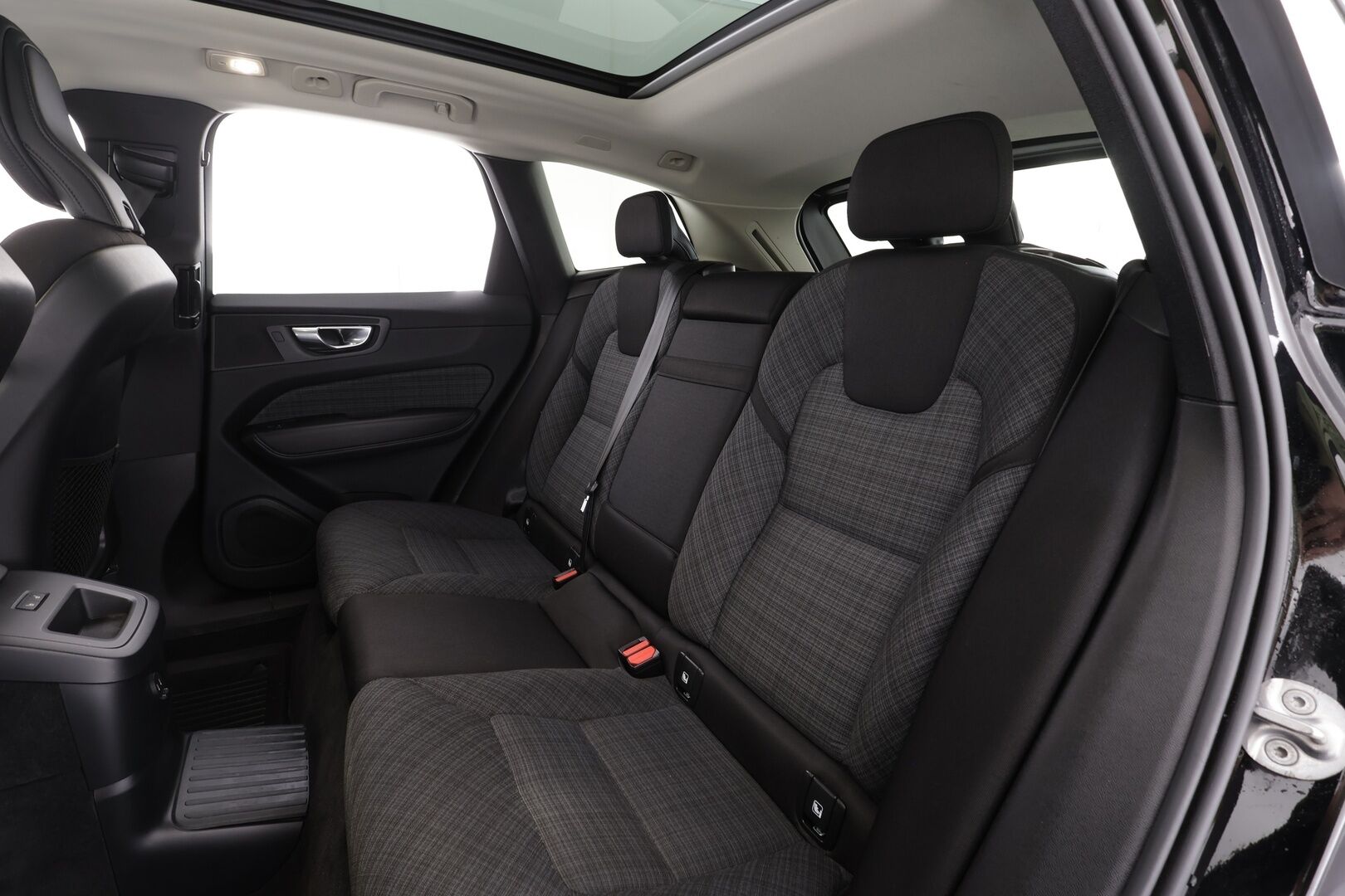 Volvo XC60 2023 T6 AWD Long Range Core aut * ACC / 360° / LED / Navi / Webasto / Koukku / Panorama / KeylessGo / BLIS / Facelift * - HULLUT BLACKWEEK JATKOT - KORKOTARJOUS 2,49%