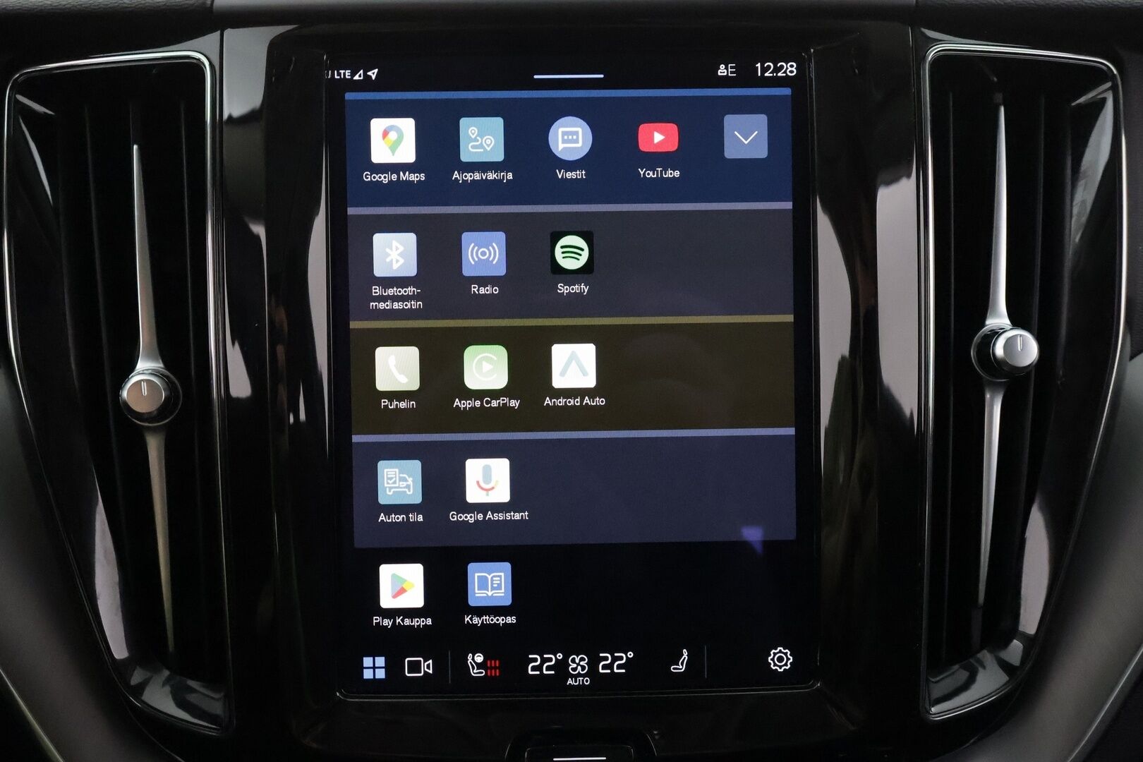 Volvo XC60 2023 T6 AWD Long Range Core aut * ACC / 360° / LED / Navi / Webasto / Koukku / Panorama / KeylessGo / BLIS / Facelift * - HULLUT BLACKWEEK JATKOT - KORKOTARJOUS 2,49%