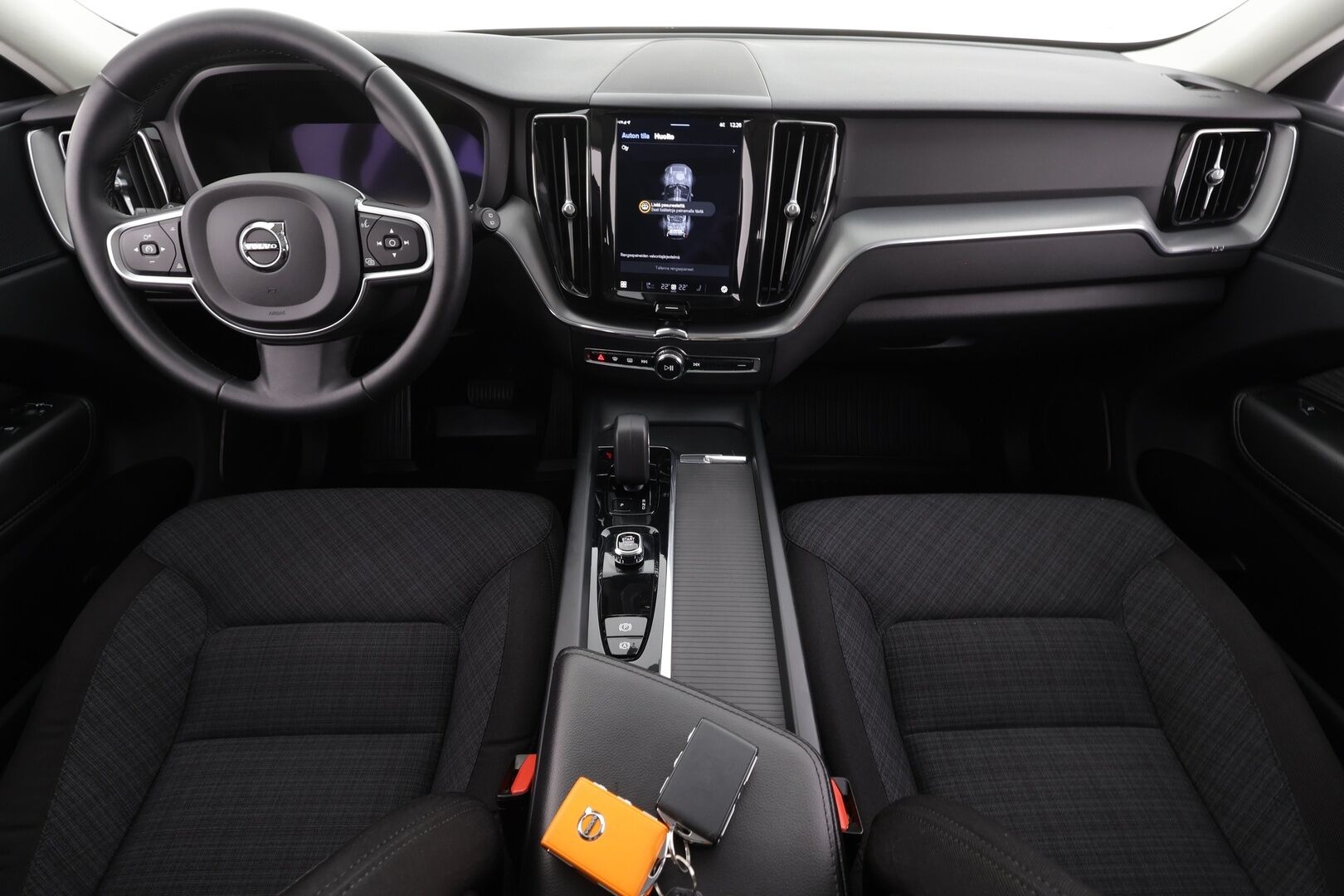 Volvo XC60 2023 T6 AWD Long Range Core aut * ACC / 360° / LED / Navi / Webasto / Koukku / Panorama / KeylessGo / BLIS / Facelift * - HULLUT BLACKWEEK JATKOT - KORKOTARJOUS 2,49%