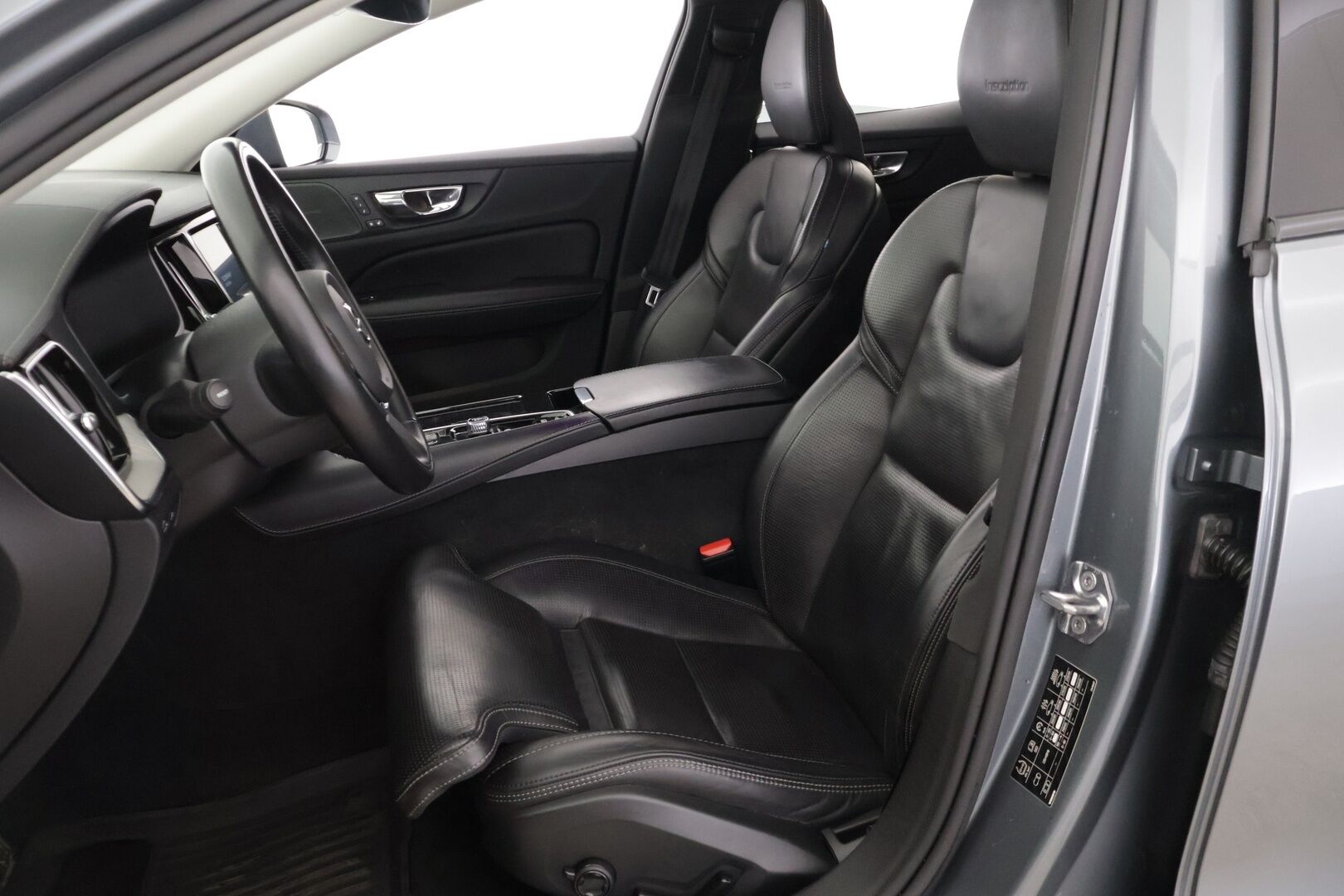 Volvo S60 2020 T8 TwE AWD Business Inscription aut. */ ACC / Hieronta / H&K / 360° / HUD / Ilmastoidut Nahkapenkit / Webasto / 2x renkaat* - Akku kuntotarkastettu / Juuri katsastettu / Jakohihna vaihdettu