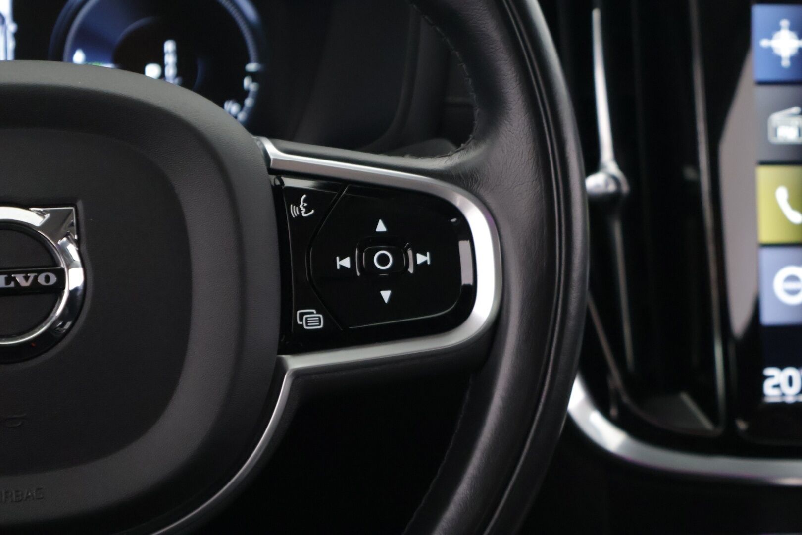 Volvo S60 2020 T8 TwE AWD Business Inscription aut. */ ACC / Hieronta / H&K / 360° / HUD / Ilmastoidut Nahkapenkit / Webasto / 2x renkaat* - Akku kuntotarkastettu / Juuri katsastettu / Jakohihna vaihdettu