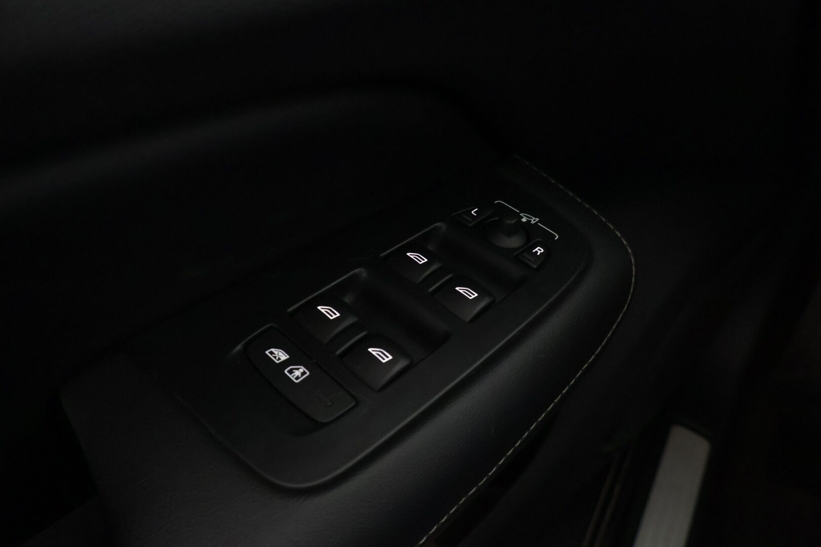 Volvo S60 2020 T8 TwE AWD Business Inscription aut. */ ACC / Hieronta / H&K / 360° / HUD / Ilmastoidut Nahkapenkit / Webasto / 2x renkaat* - Akku kuntotarkastettu / Juuri katsastettu / Jakohihna vaihdettu - HULLUT BLACKWEEK JATKOT - KORKOTARJOUS 2,49%