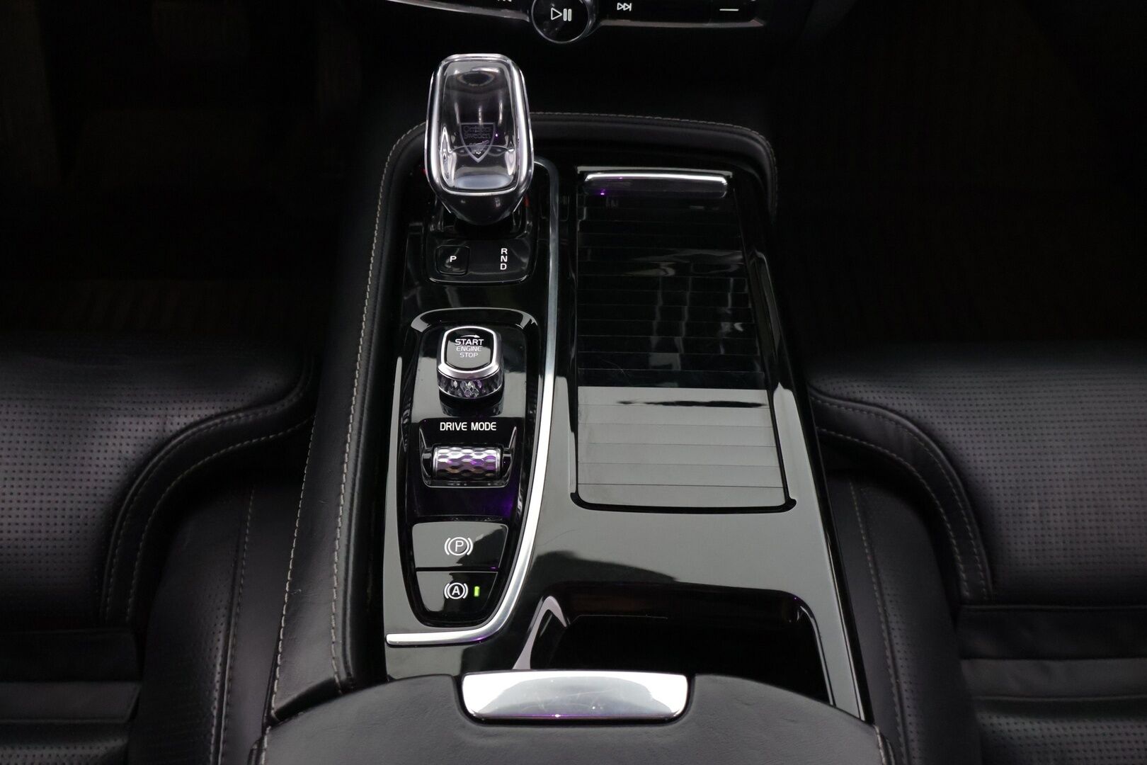 Volvo S60 2020 T8 TwE AWD Business Inscription aut. * Adapt.Vakkari / Webasto / Hieronta / Ilmastoidut Nahkapenkit / H&K / HUD / 360° * - Huippuvarusteltu Volvo!