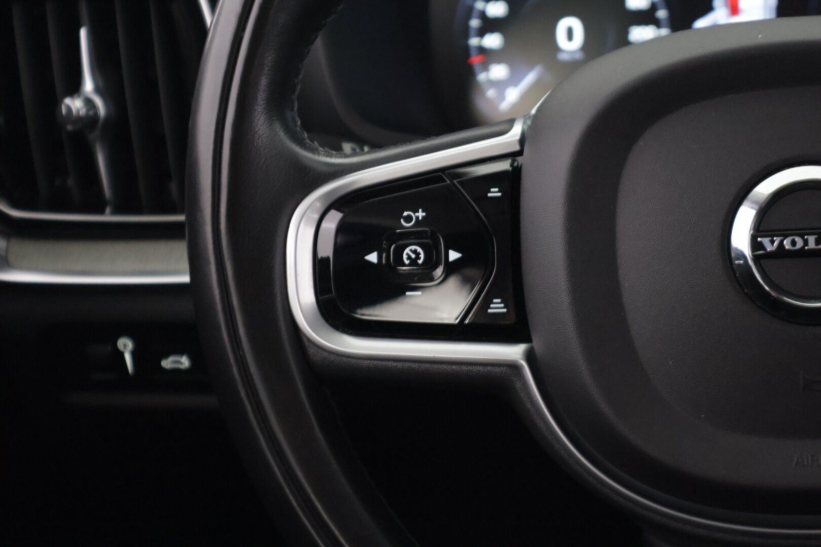 Volvo S60 2020 T8 TwE AWD Business Inscription aut. */ ACC / Hieronta / H&K / 360° / HUD / Ilmastoidut Nahkapenkit / Webasto / 2x renkaat* - Akku kuntotarkastettu / Juuri katsastettu / Jakohihna vaihdettu - HULLUT BLACKWEEK JATKOT - KORKOTARJOUS 2,49%