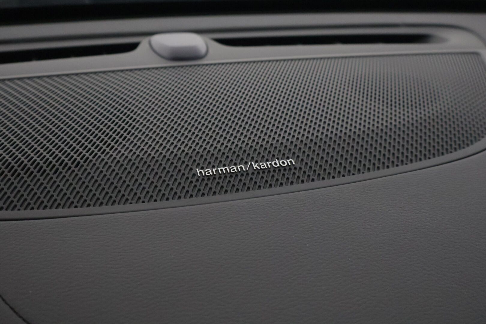 Volvo S60 2020 T8 TwE AWD Business Inscription aut. * Adapt.Vakkari / Webasto / Hieronta / Ilmastoidut Nahkapenkit / H&K / HUD / 360° * - Huippuvarusteltu Volvo!