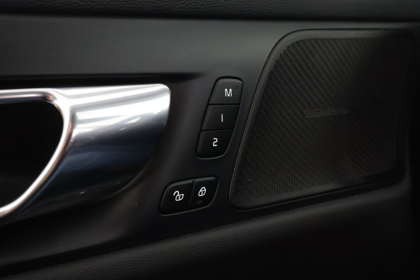 Volvo S60 2020 T8 TwE AWD Business Inscription aut. */ ACC / Hieronta / H&K / 360° / HUD / Ilmastoidut Nahkapenkit / Webasto / 2x renkaat* - Akku kuntotarkastettu / Juuri katsastettu / Jakohihna vaihdettu