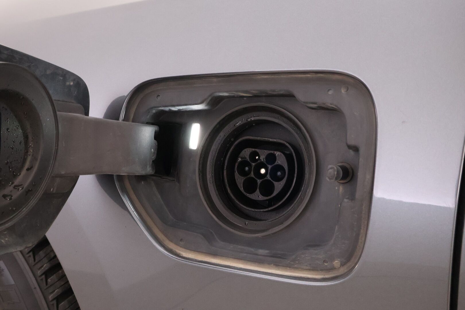 BMW 330 2020 G20 Sedan 330e A Charged Edition Sport* Ruskeat nahat / Vetokoukku / Professional Navi / Digimittari / Adapt.LED / Shadowline* - Akku kuntotarkastettu / 2x Hyvät renkaat / 2x Latauskaapelit