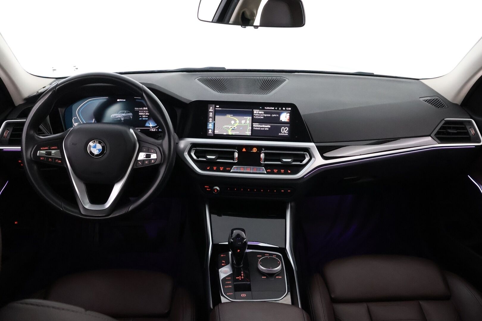 BMW 330 2020 G20 Sedan 330e A Charged Edition Sport* Ruskeat nahat / Vetokoukku / Professional Navi / Digimittari / Adapt.LED / Shadowline* - Akku kuntotarkastettu / 2x Hyvät renkaat / 2x Latauskaapelit