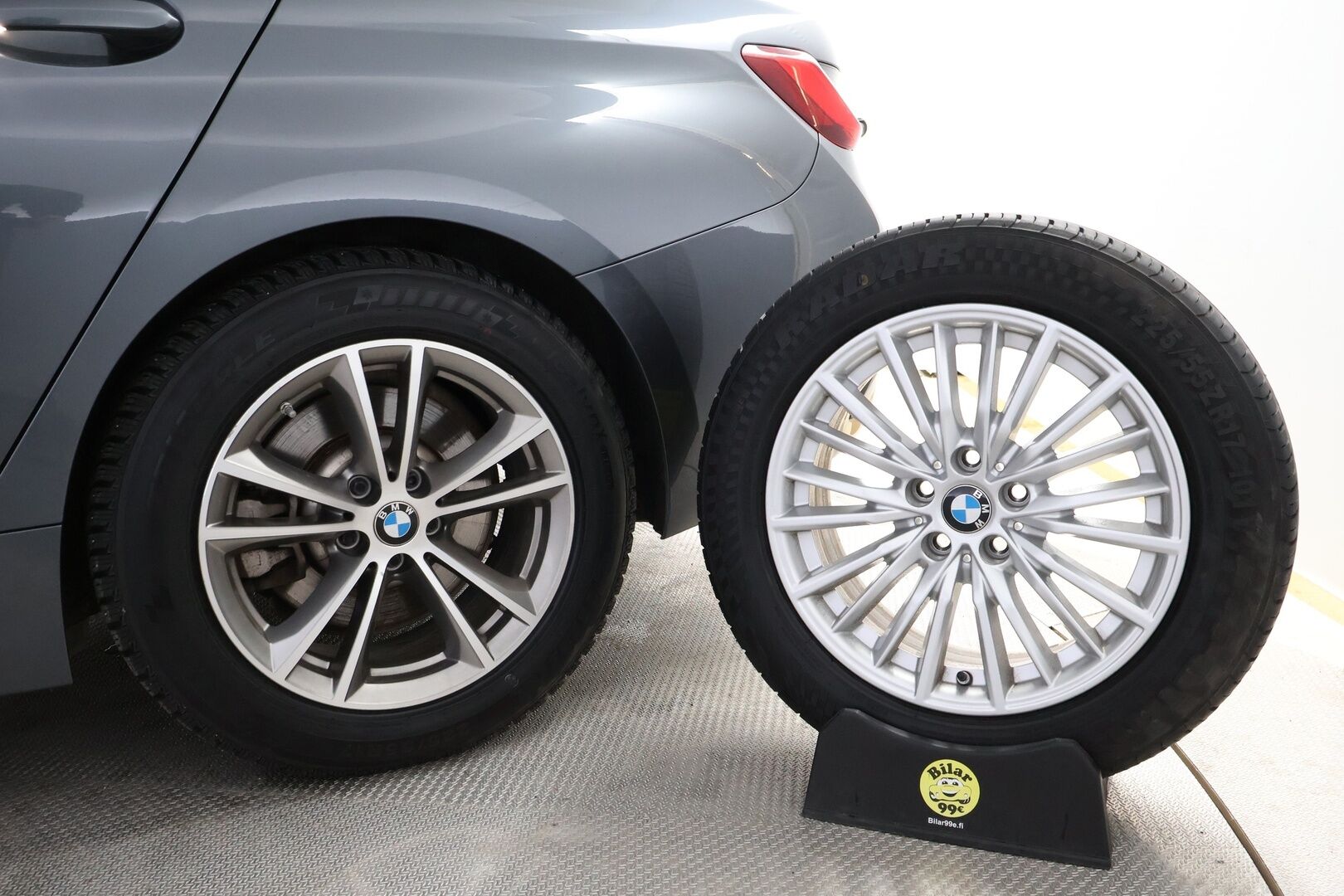 BMW 330 2020 G20 Sedan 330e A Charged Edition Sport* Ruskeat nahat / Vetokoukku / Professional Navi / Digimittari / Adapt.LED / Shadowline* - Akku kuntotarkastettu / 2x Hyvät renkaat / 2x Latauskaapelit