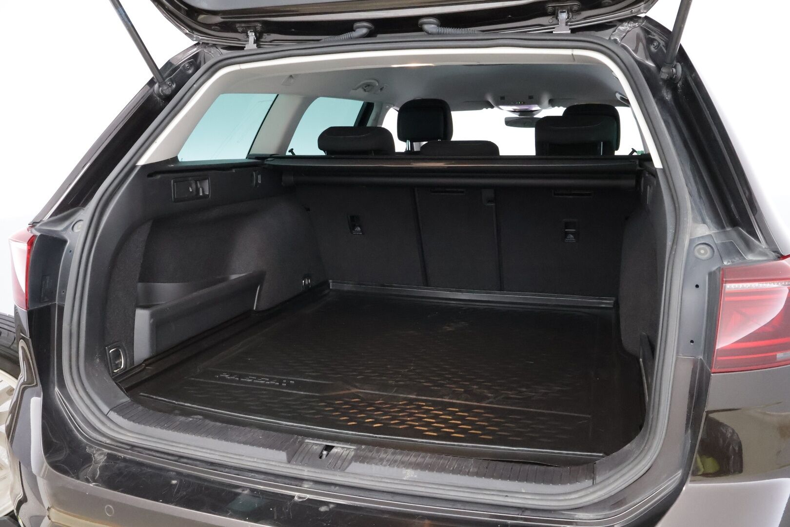 VOLKSWAGEN PASSAT 2020 Variant GTE Plug-In Hybrid 160 kW DSG * Adapt.Vakkari / Hieronta / iQ Matrix LED / Peruutuskamera / HUD / Digimittari - Jakopää juuri tehty / 2x Renkaat aluvantein / Juuri tullut Tampereelle!