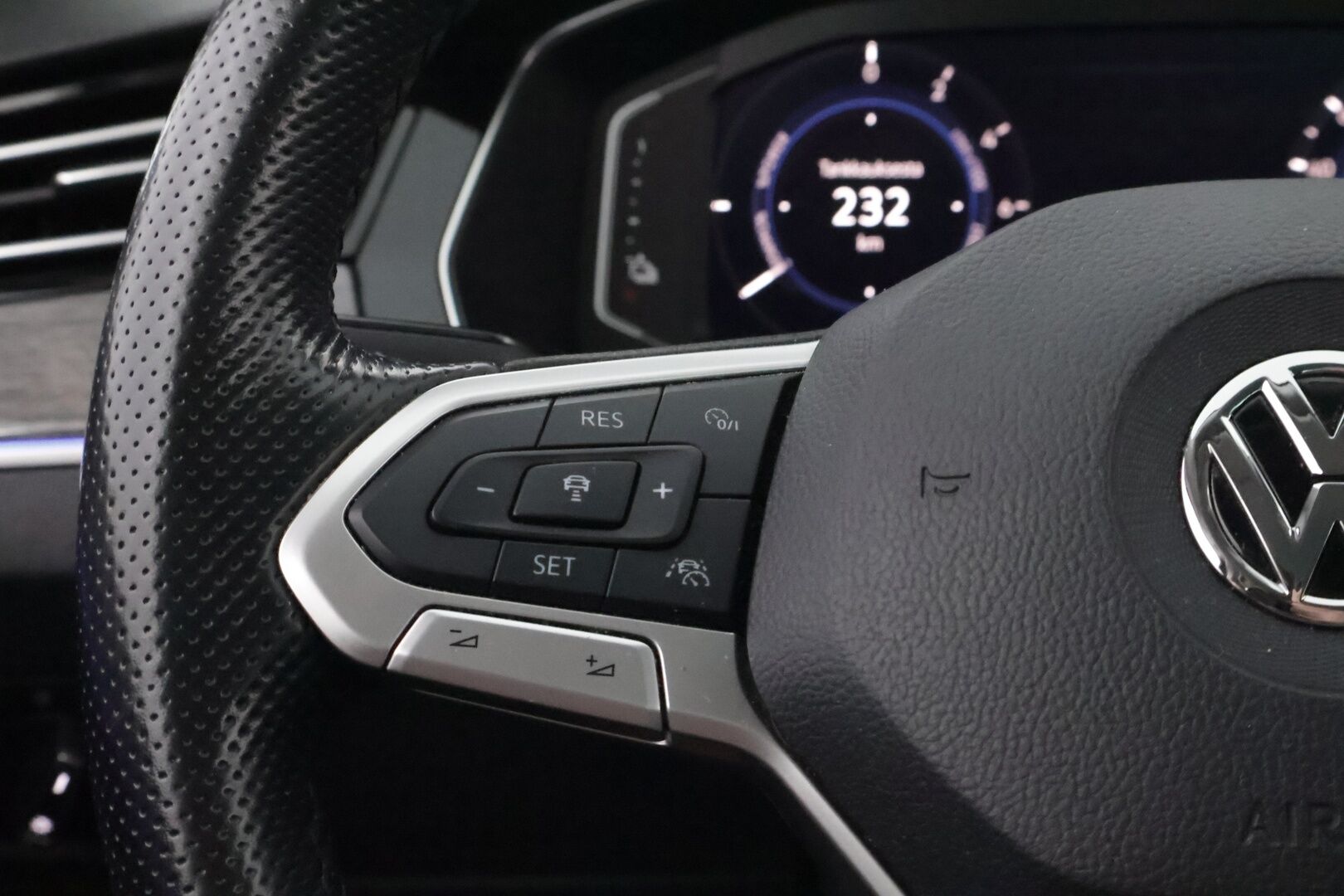 VOLKSWAGEN PASSAT 2020 Variant GTE Plug-In Hybrid 160 kW DSG * Adapt.Vakkari / Hieronta / iQ Matrix LED / Peruutuskamera / HUD / Digimittari - Jakopää juuri tehty / 2x Renkaat aluvantein / Juuri tullut Tampereelle!