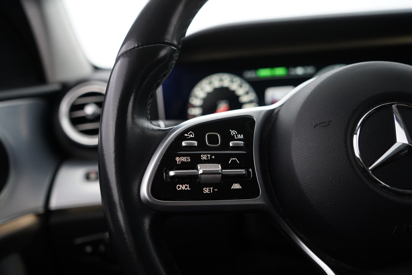 MERCEDES-BENZ E 2020 300de Avantgarde SE-Edition *Distronic+ / Widescreen / Koukku / Kamera* - Kahdet OEM vanteet / Huippuvarusteet / Erikoisväri / Viimeisin huolto 168tkm käyttöautolla