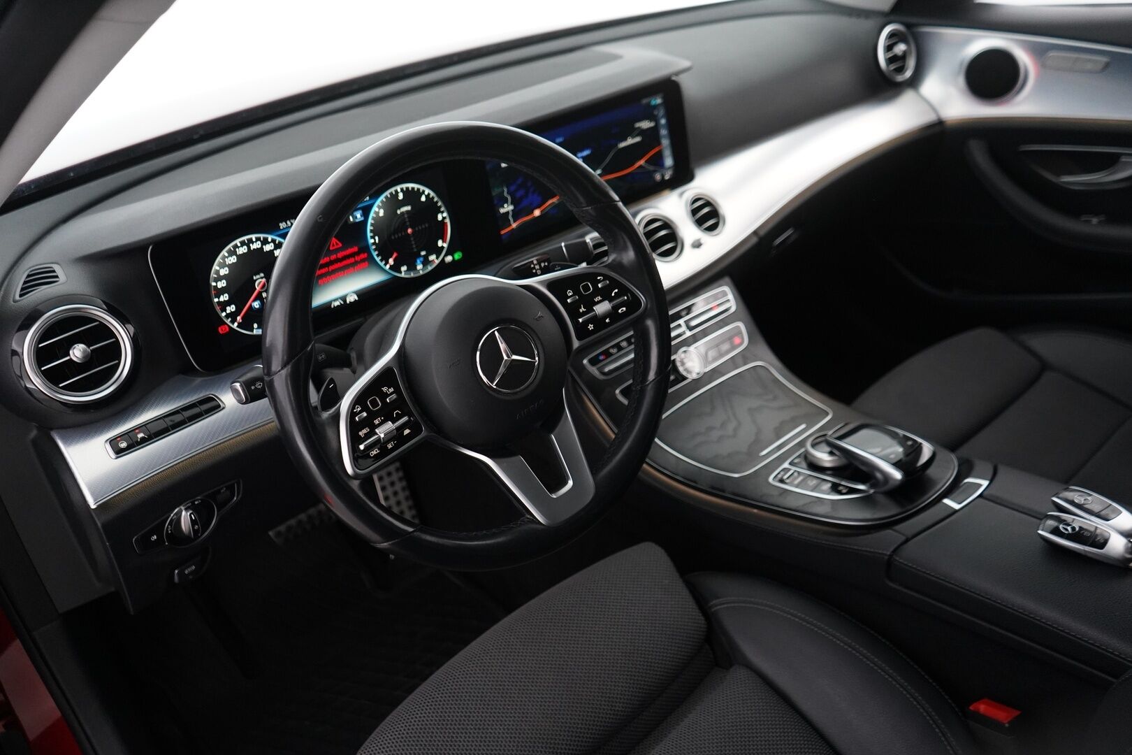 MERCEDES-BENZ E 2020 300de Avantgarde SE-Edition *Distronic+ / Widescreen / Koukku / Kamera* - Kahdet OEM vanteet / Huippuvarusteet / Erikoisväri / Viimeisin huolto 168tkm käyttöautolla