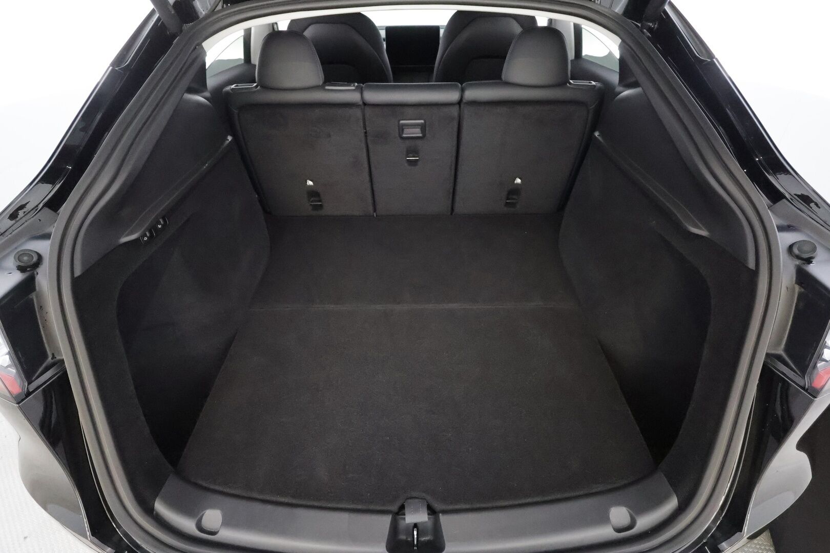 Tesla Model Y 2024 Performance - | ACC | ILP | Koukku | S3XY Knob | Premium Audio | Lasikatto | Matrix | Sähkönahat | Muistipenkki | Autosteer | P.kamera | 1-om suomiauto | 