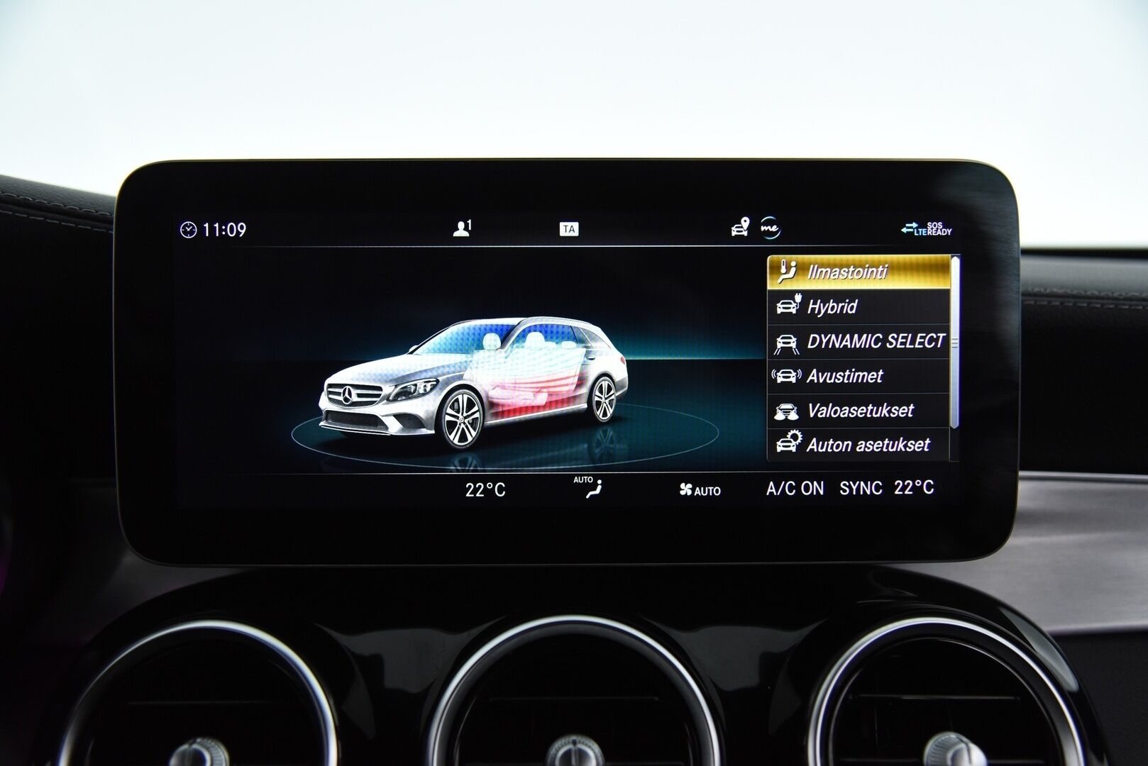 MERCEDES-BENZ C 2021 300T e Plug-in AMG Night edition / Digimittaristo / Esilämmitys / P. kamera / Koukku / Nahka-alcant. / LED High Perf. / - Kattavasti varusteltu! / 2x renkaat & vanteet / Night edition / SOH 90,4%! / Siniset tikkaukset