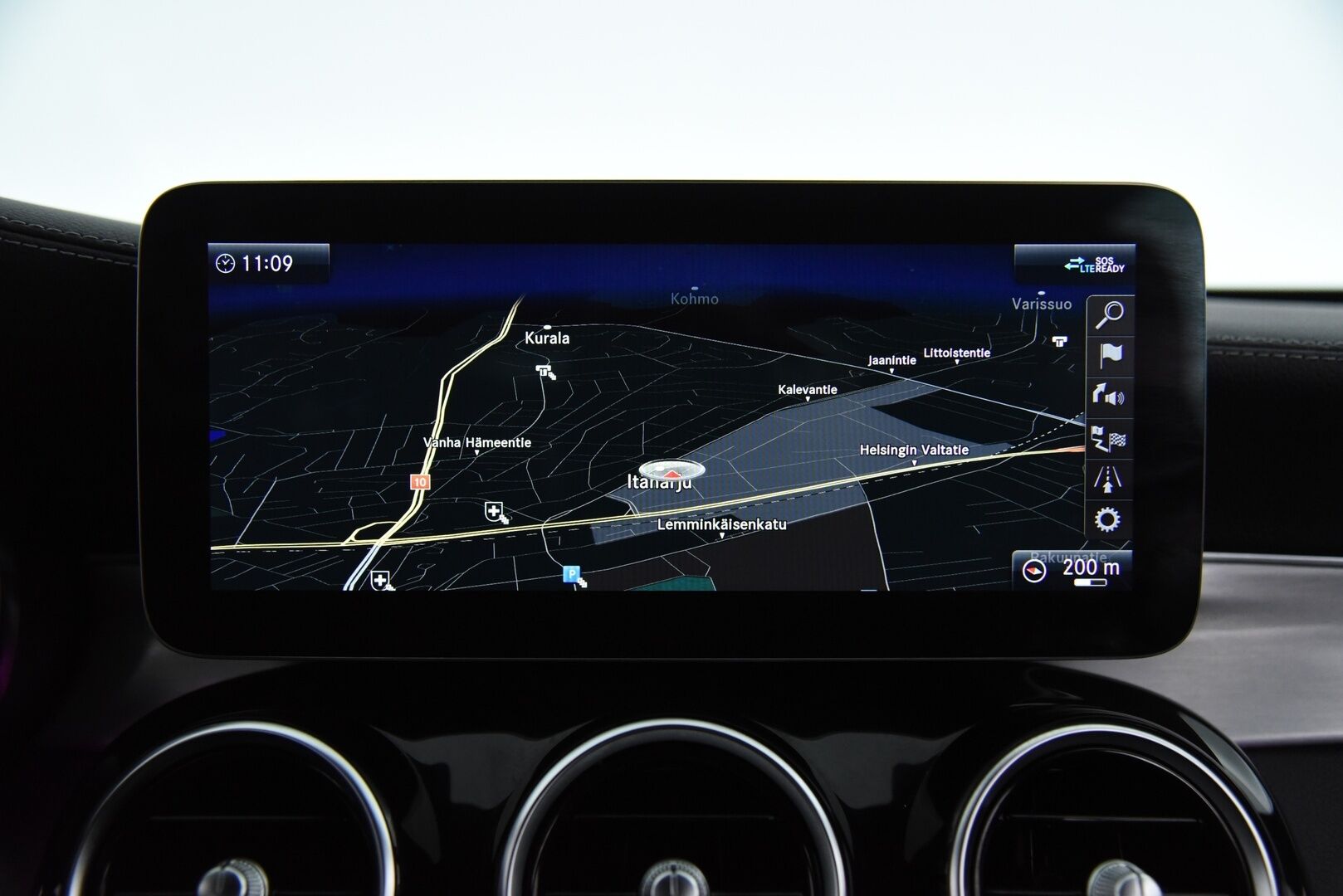 MERCEDES-BENZ C 2021 300T e Plug-in AMG Night edition / Digimittaristo / Esilämmitys / P. kamera / Koukku / Nahka-alcant. / LED High Perf. / - Kattavasti varusteltu! / 2x renkaat & vanteet / Night edition / SOH 90,4%! / Siniset tikkaukset