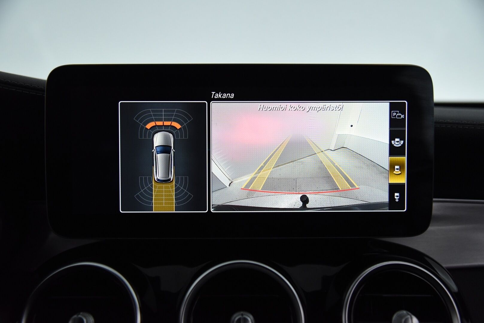 MERCEDES-BENZ C 2021 300T e Plug-in AMG Night edition / Digimittaristo / Esilämmitys / P. kamera / Koukku / Nahka-alcant. / LED High Perf. / - Kattavasti varusteltu! / 2x renkaat & vanteet / Night edition / SOH 90,4%! / Siniset tikkaukset