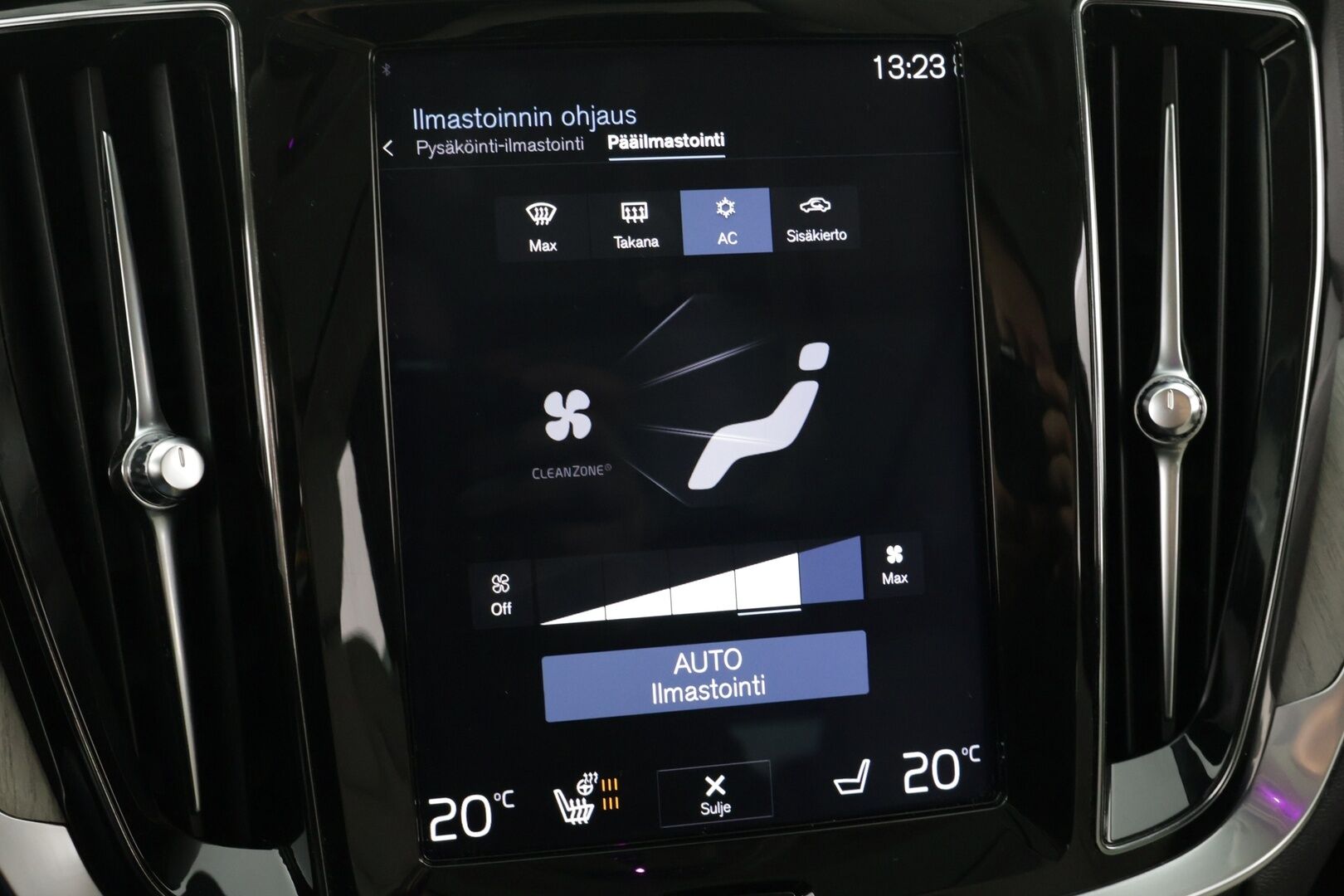 Volvo V60 2019 T8 TwE AWD Inscription aut. ** Panorama / Adapt.Vakkari / Webasto / Sporttinahat / Keyless / Koukku ** - Todella hyvät varusteet / Hyvin pidetty ja kattavasti huollettu! - HULLUT AVAJAISHULINAT KORKOTARJOUS 3,29 %