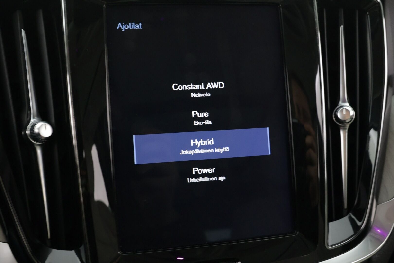 Volvo V60 2019 T8 TwE AWD Inscription aut. ** Panorama / Adapt.Vakkari / Webasto / Sporttinahat / Keyless / Koukku ** - Todella hyvät varusteet / Hyvin pidetty ja kattavasti huollettu! - HULLUT AVAJAISHULINAT KORKOTARJOUS 3,29 %