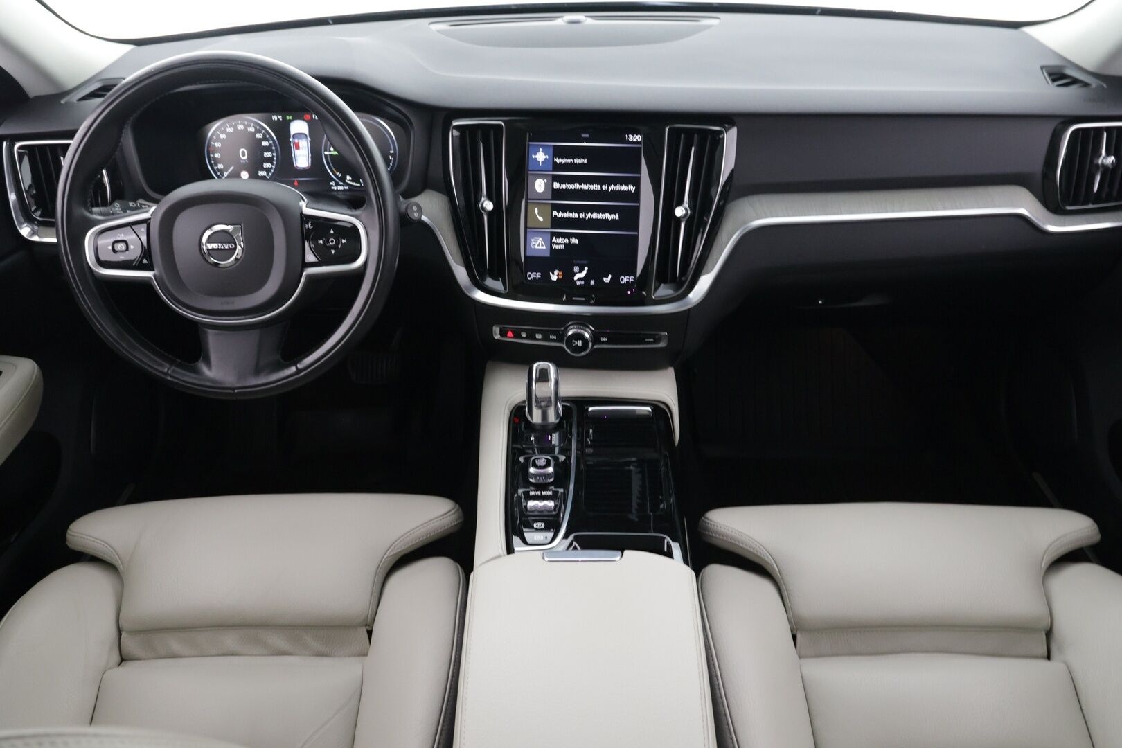 Volvo V60 2019 T8 TwE AWD Inscription aut. ** Panorama / Adapt.Vakkari / Webasto / Sporttinahat / Keyless / Koukku ** - Todella hyvät varusteet / Hyvin pidetty ja kattavasti huollettu! - HULLUT AVAJAISHULINAT KORKOTARJOUS 3,29 %