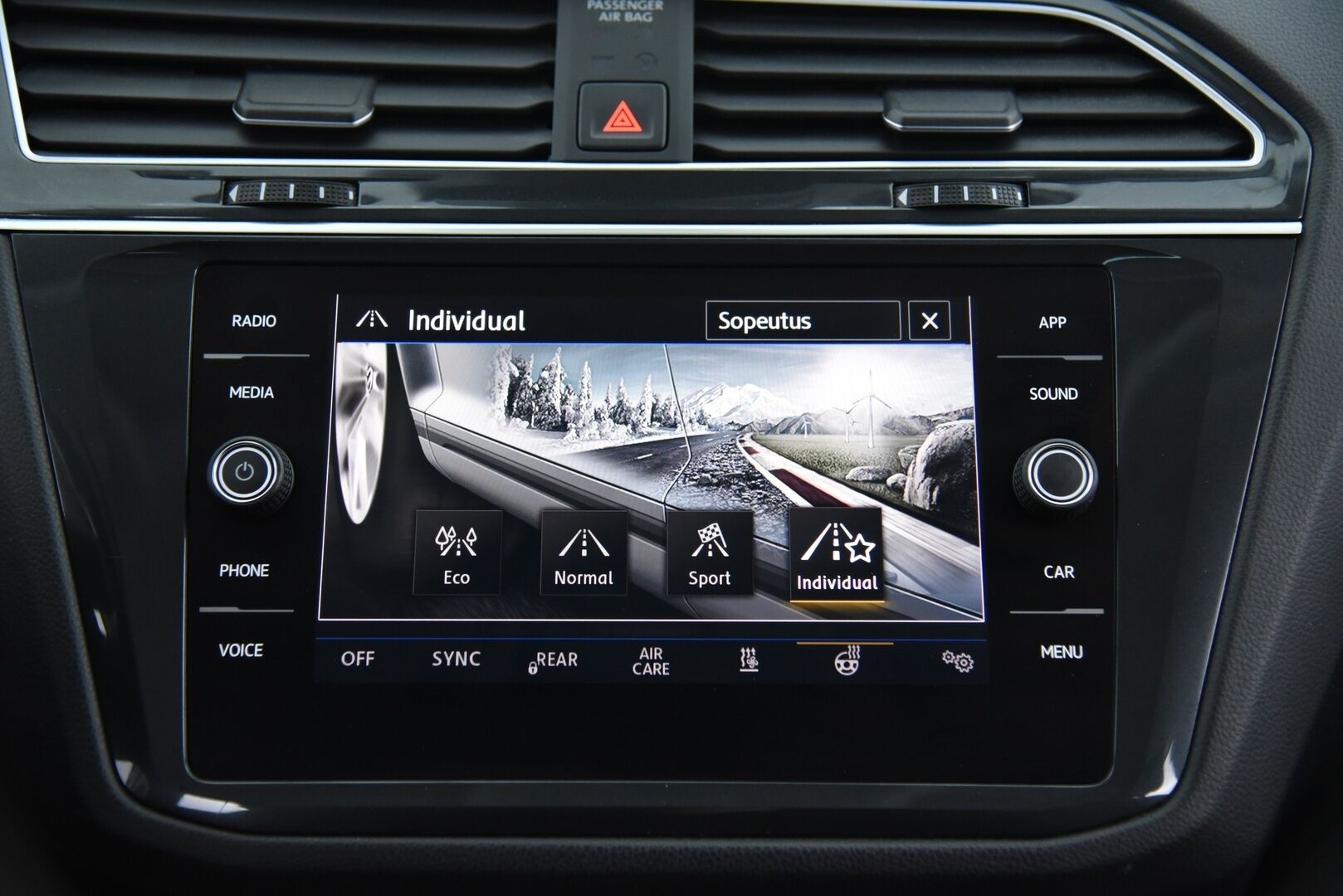 VOLKSWAGEN TIGUAN 2020 2,0TSI Comfortline 140kW 4Motion Aut. / Adapt.vak / Webasto / P-kamera / Vetokoukku / Apple Carplay / AndroidAuto / - / Huikeat varusteet / 2x hyvät renkaat / Seuraava katsastus vasta 3/2027 /