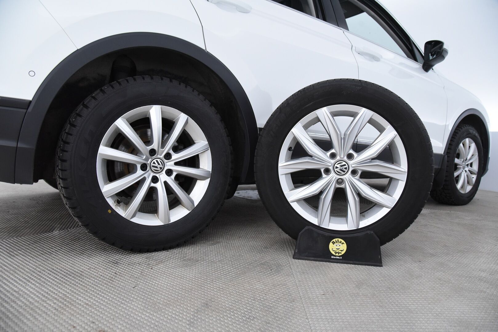 VOLKSWAGEN TIGUAN 2020 Comfortline 2,0 TSI 140 kW 4MOTION DSG/ Adapt.vak / Webasto / P-kamera / Vetokoukku / Apple Carplay / AndroidAuto / - / Huikeat varusteet / 2x hyvät renkaat / Seuraava katsastus vasta 3/2027 /