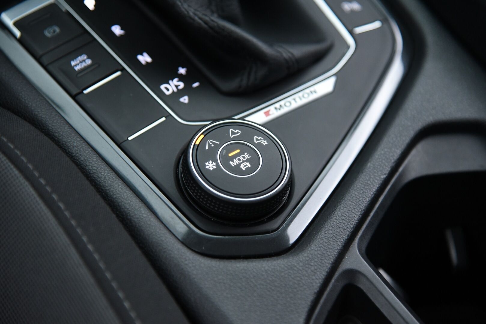 VOLKSWAGEN TIGUAN 2020 2,0TSI Comfortline 140kW 4Motion Aut. / Adapt.vak / Webasto / P-kamera / Vetokoukku / Apple Carplay / AndroidAuto / - / Huikeat varusteet / 2x hyvät renkaat / Seuraava katsastus vasta 3/2027 /