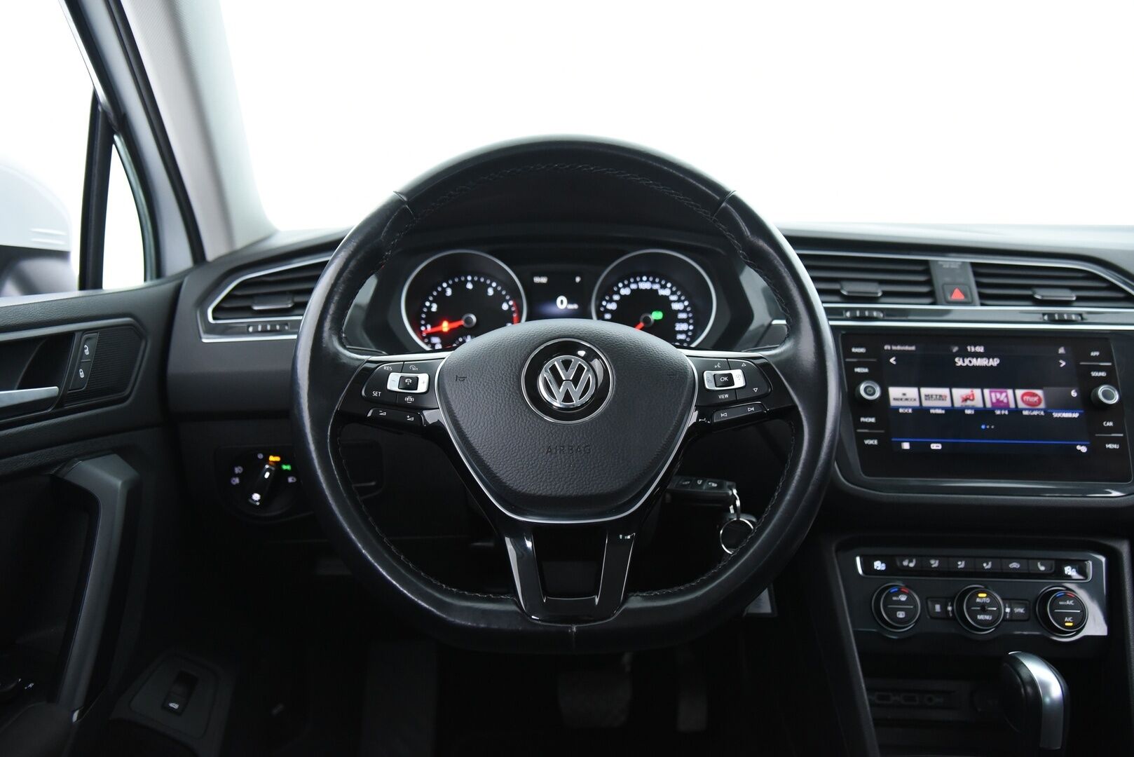 VOLKSWAGEN TIGUAN 2020 2,0TSI Comfortline 140kW 4Motion Aut. / Adapt.vak / Webasto / P-kamera / Vetokoukku / Apple Carplay / AndroidAuto / - / Huikeat varusteet / 2x hyvät renkaat / Seuraava katsastus vasta 3/2027 /
