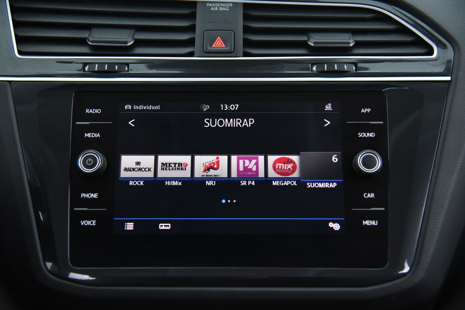 VOLKSWAGEN TIGUAN 2020 2,0TSI Comfortline 140kW 4Motion Aut. / Adapt.vak / Webasto / P-kamera / Vetokoukku / Apple Carplay / AndroidAuto / - / Huikeat varusteet / 2x hyvät renkaat / Seuraava katsastus vasta 3/2027 /