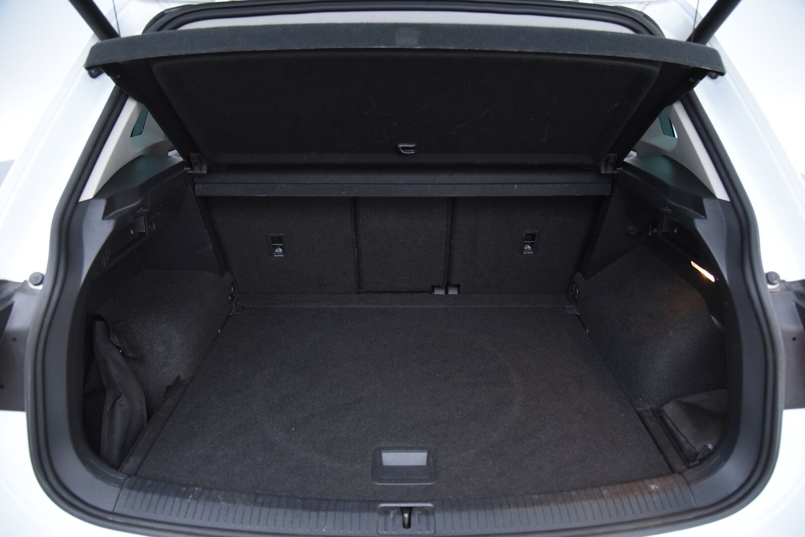 VOLKSWAGEN TIGUAN 2020 2,0TSI Comfortline 140kW 4Motion Aut. / Adapt.vak / Webasto / P-kamera / Vetokoukku / Apple Carplay / AndroidAuto / - / Huikeat varusteet / 2x hyvät renkaat / Seuraava katsastus vasta 3/2027 /