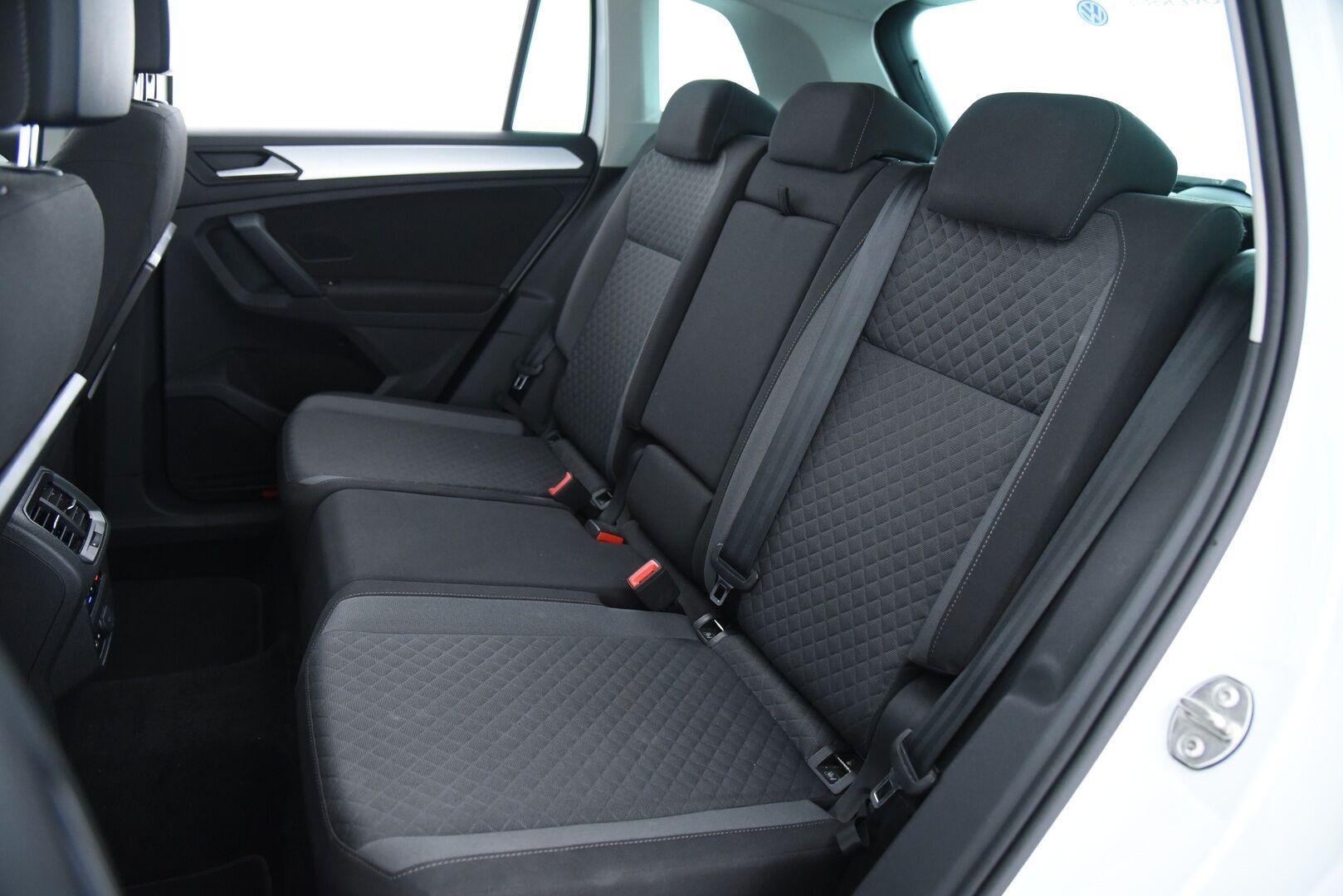 VOLKSWAGEN TIGUAN 2020 2,0TSI Comfortline 140kW 4Motion Aut. / Adapt.vak / Webasto / P-kamera / Vetokoukku / Apple Carplay / AndroidAuto / - / Huikeat varusteet / 2x hyvät renkaat / Seuraava katsastus vasta 3/2027 /