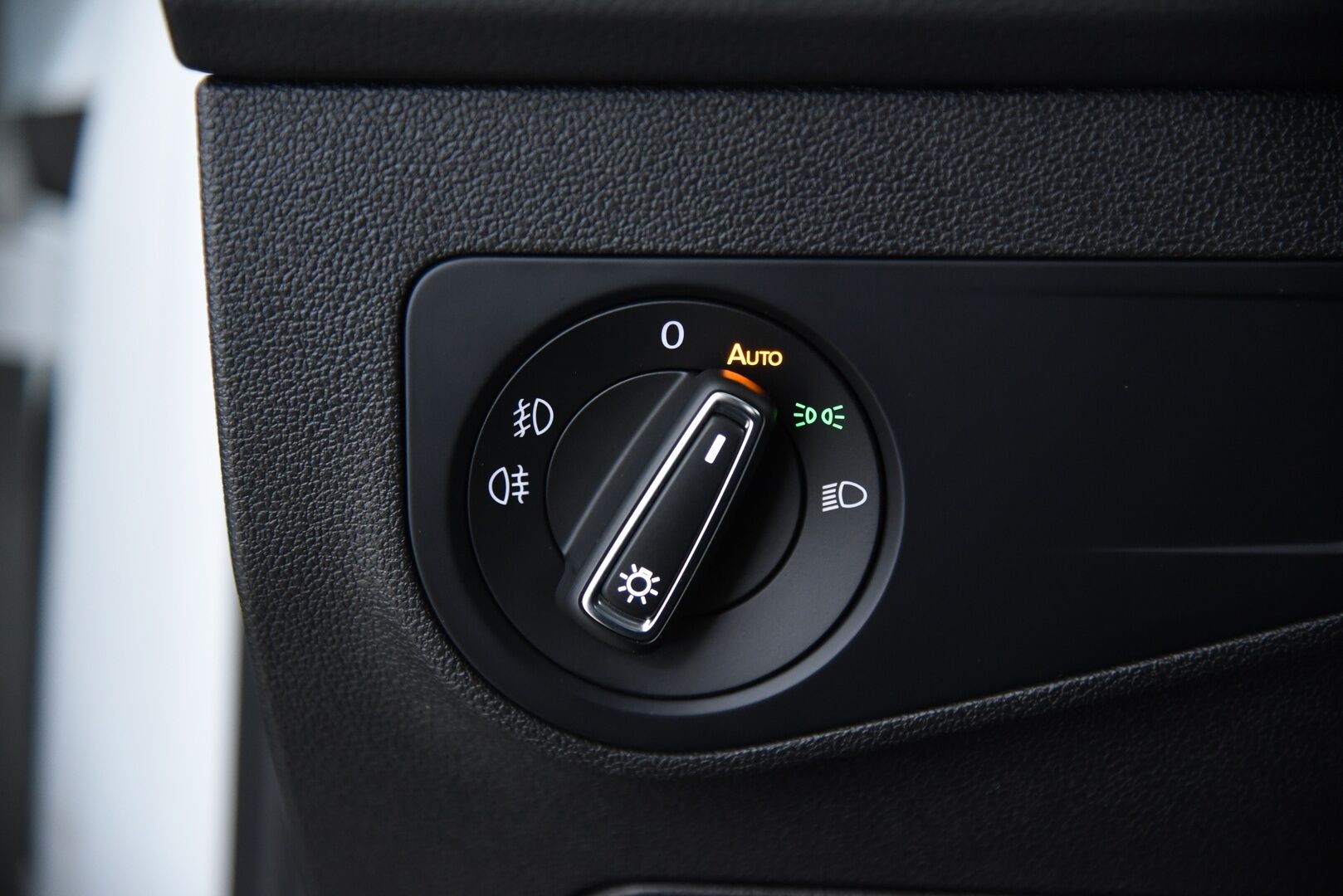 VOLKSWAGEN TIGUAN 2020 2,0TSI Comfortline 140kW 4Motion Aut. / Adapt.vak / Webasto / P-kamera / Vetokoukku / Apple Carplay / AndroidAuto / - / Huikeat varusteet / 2x hyvät renkaat / Seuraava katsastus vasta 3/2027 /