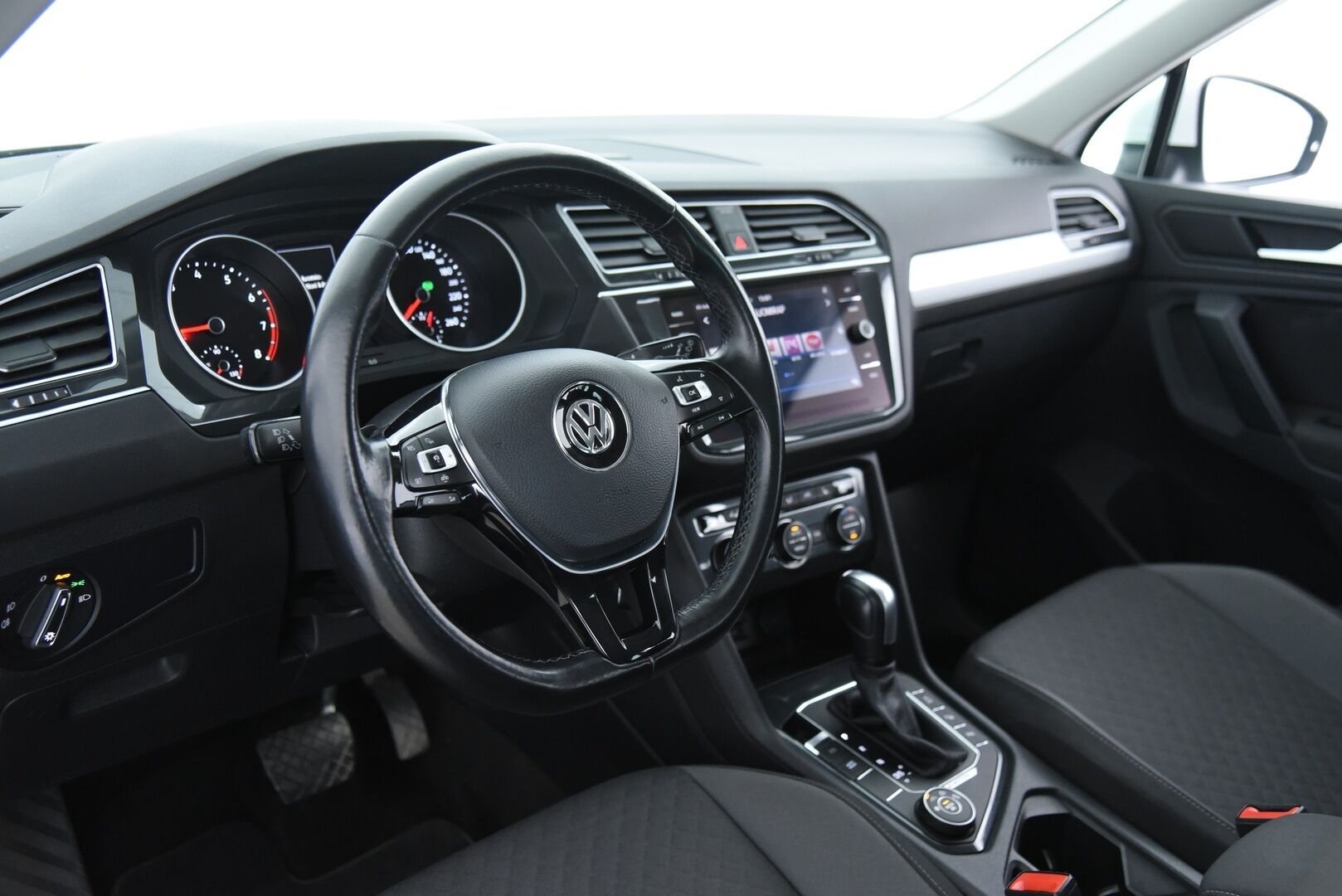 VOLKSWAGEN TIGUAN 2020 2,0TSI Comfortline 140kW 4Motion Aut. / Adapt.vak / Webasto / P-kamera / Vetokoukku / Apple Carplay / AndroidAuto / - / Huikeat varusteet / 2x hyvät renkaat / Seuraava katsastus vasta 3/2027 /