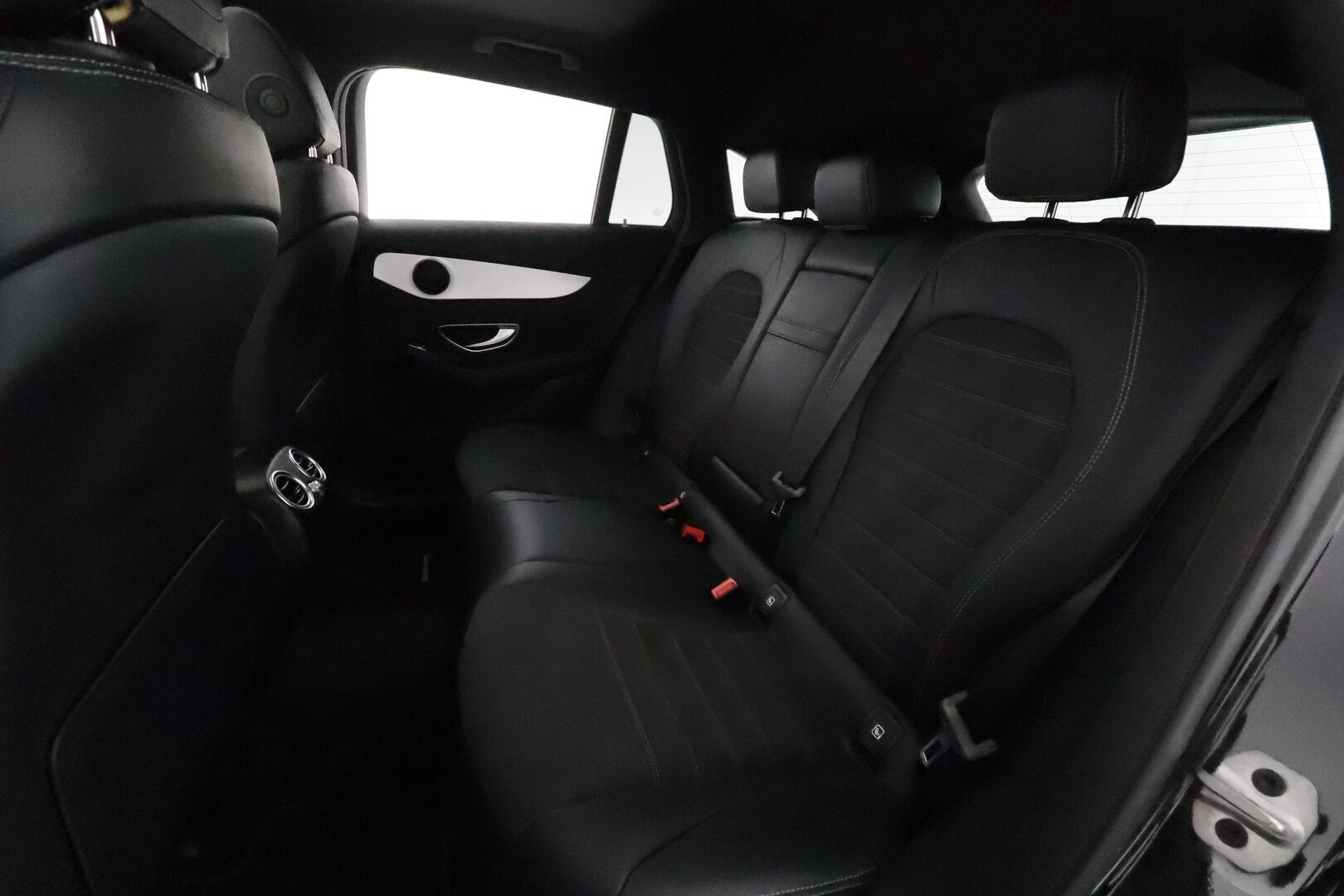 Mercedes-Benz EQC 2022 400 4MATIC Business AMG **Lasikattoluukku / Distronic+ / LED-valot / 360° / Sporttipenkit Muistilla / HUD / Widescreen** - 3,99 % KORKOTARJOUS TÄHÄN AUTOON - **HUIPPU KAMOILLA**