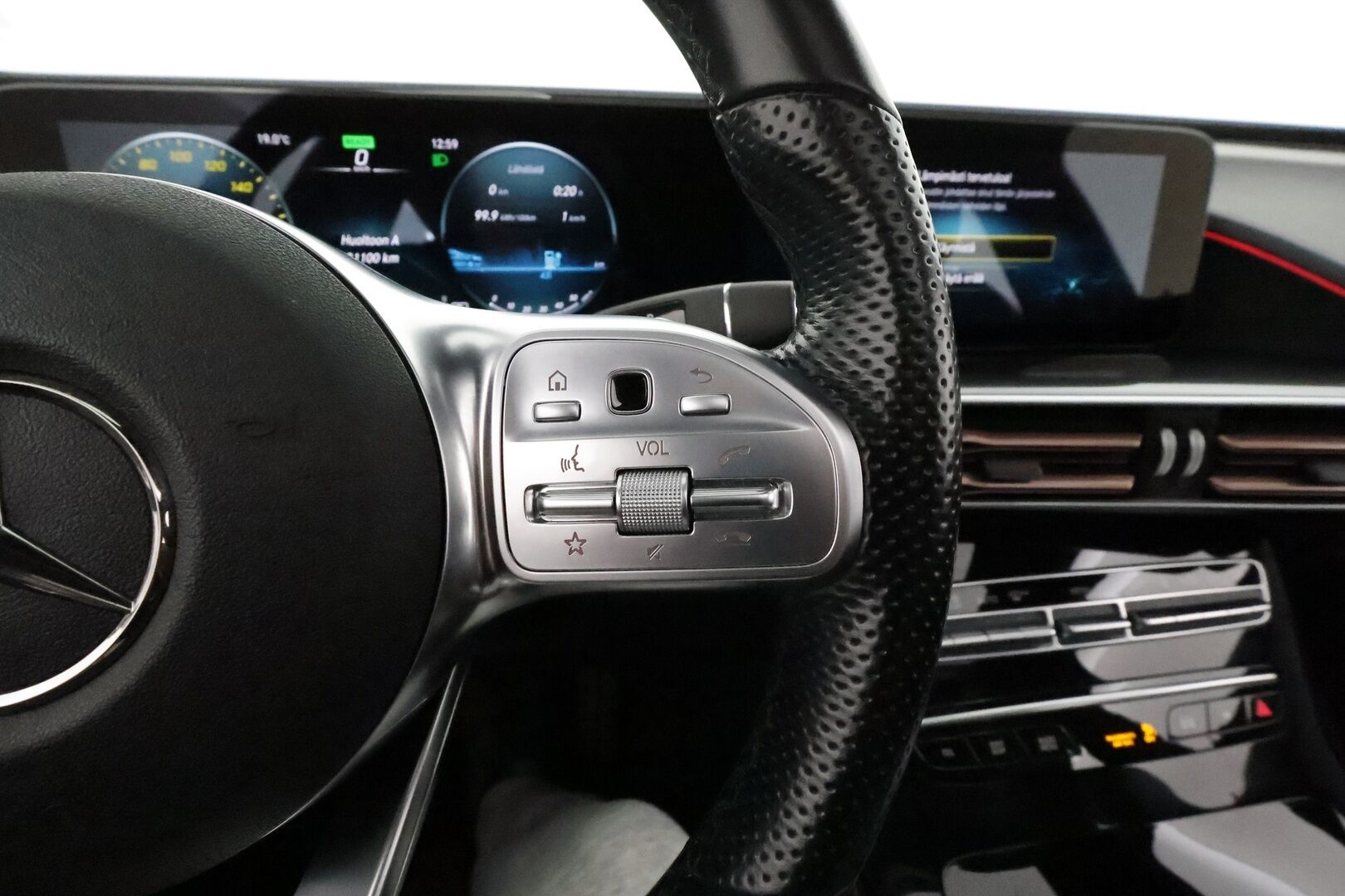 Mercedes-Benz EQC 2022 400 4MATIC Business AMG **Lasikattoluukku / Distronic+ / LED-valot / 360° / Sporttipenkit Muistilla / HUD / Widescreen** - 3,99 % KORKOTARJOUS TÄHÄN AUTOON - **HUIPPU KAMOILLA**