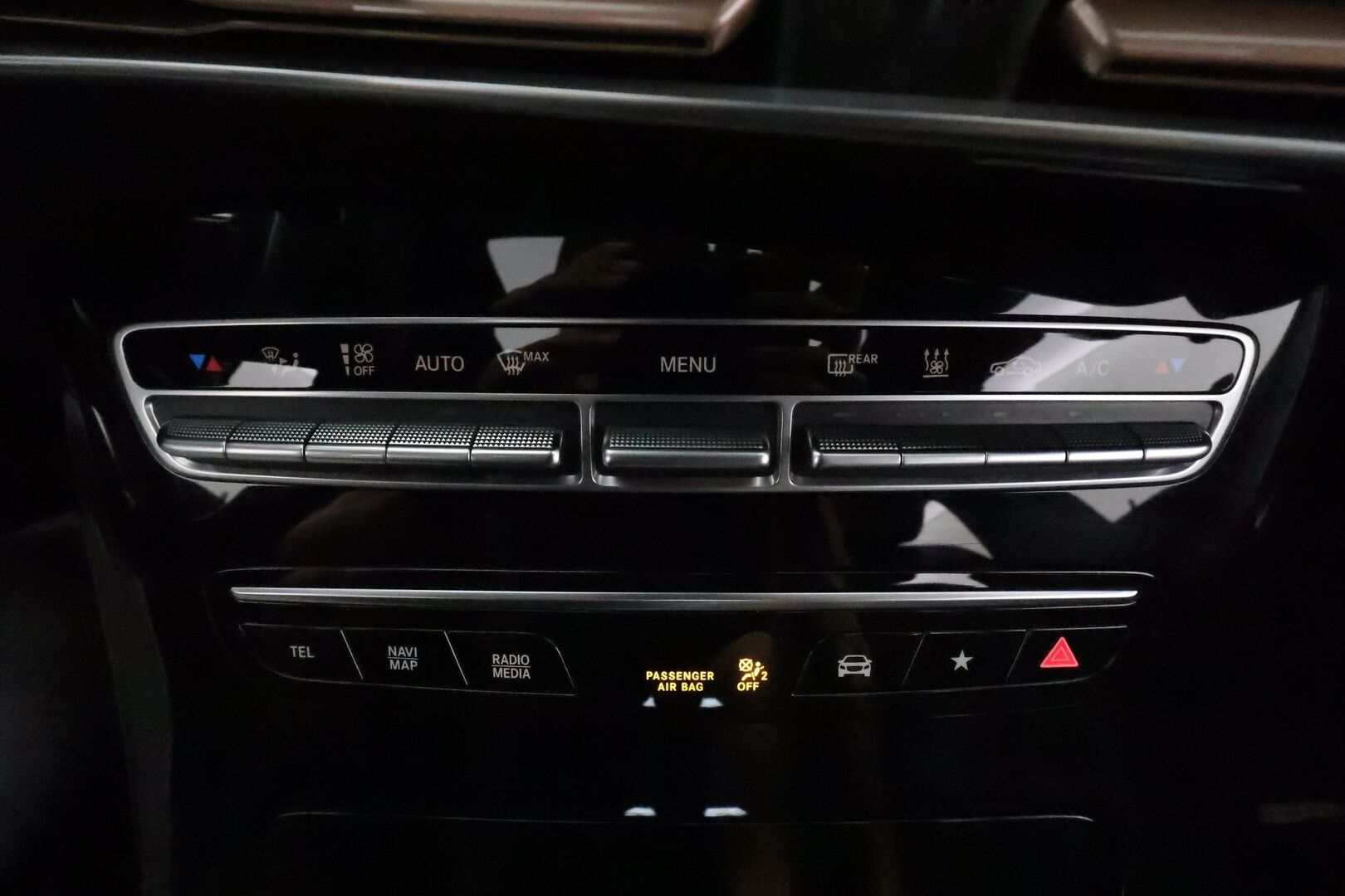 Mercedes-Benz EQC 2022 400 4MATIC Business AMG **Lasikattoluukku / Distronic+ / LED-valot / 360° / Sporttipenkit Muistilla / HUD / Widescreen** - 3,99 % KORKOTARJOUS TÄHÄN AUTOON - **HUIPPU KAMOILLA**