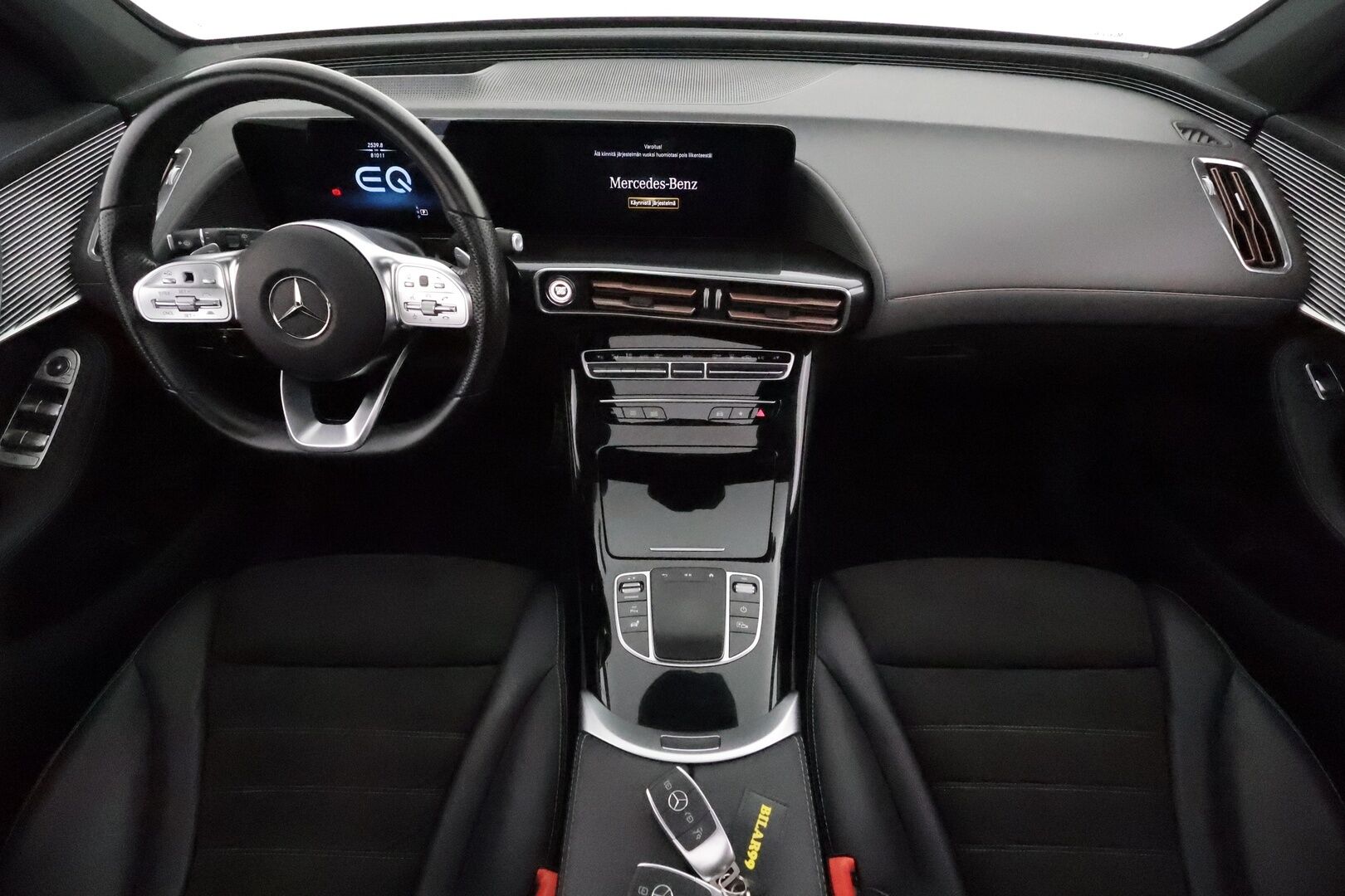 Mercedes-Benz EQC 2022 400 4MATIC Business AMG **Lasikattoluukku / Distronic+ / LED-valot / 360° / Sporttipenkit Muistilla / HUD / Widescreen** - 3,99 % KORKOTARJOUS TÄHÄN AUTOON - **HUIPPU KAMOILLA**