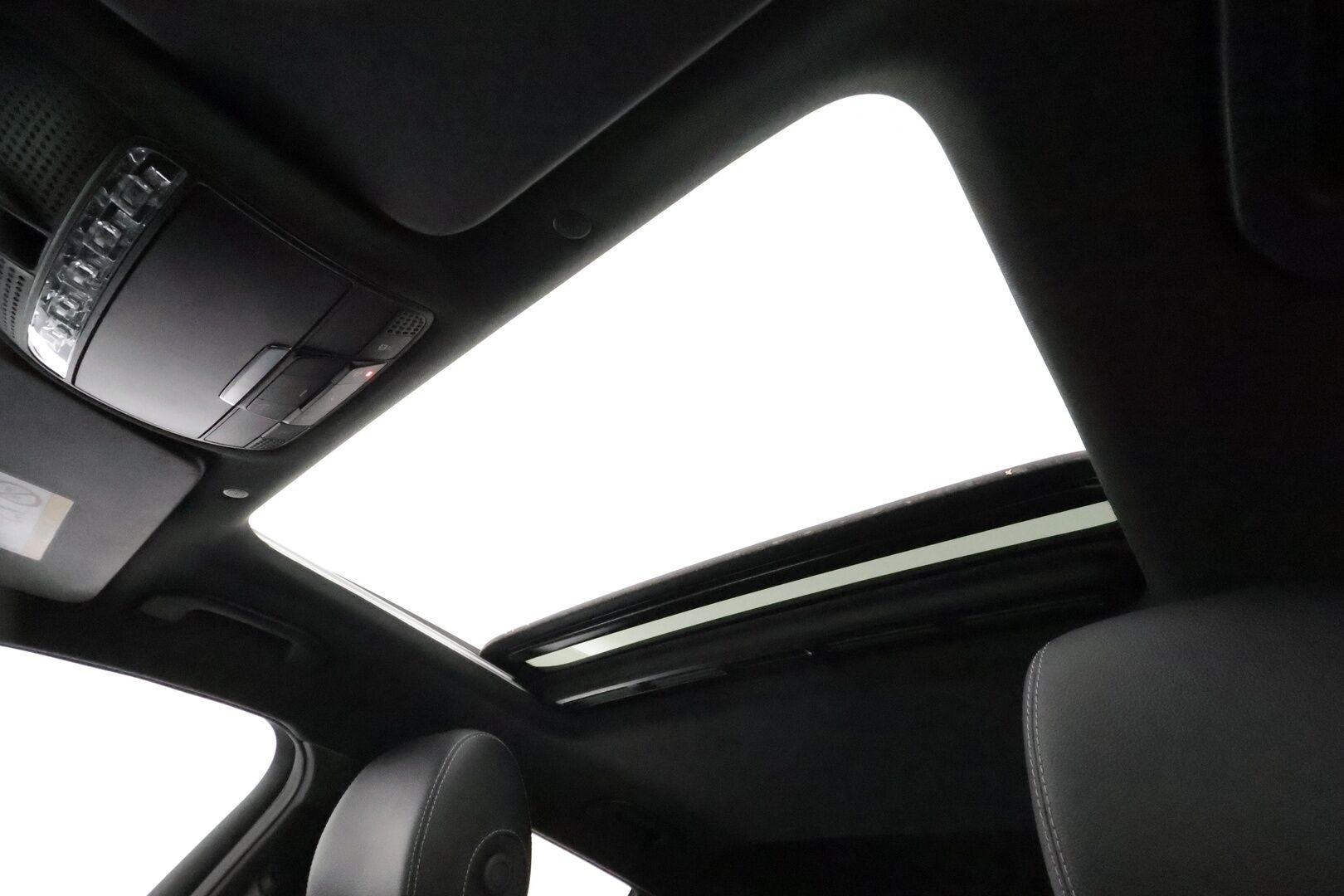 Mercedes-Benz EQC 2022 400 4MATIC Business AMG **Lasikattoluukku / Distronic+ / LED-valot / 360° / Sporttipenkit Muistilla / HUD / Widescreen** - 3,99 % KORKOTARJOUS TÄHÄN AUTOON - **HUIPPU KAMOILLA**