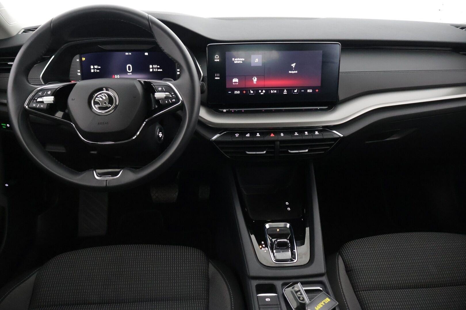 Skoda Octavia 2024 Combi 1.4 TSI PHEV Ambition iV DSG Autom. * SoH 98% / Vakkari / Digimittaristo / Ratinlämmitin / KeyLess / Ambient* - *2x Renkaat / Merkkihuollettu / Lämmitettävä tuulilasi / Suomi-auto* - HULLUT AVAJAISHULINAT KORKOTARJOUS 3,29 %