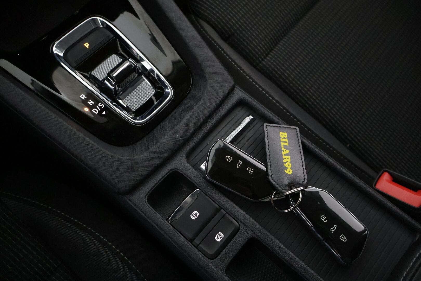 Skoda Octavia 2024 Combi 1.4 TSI PHEV Ambition iV DSG Autom. * SoH 98% / Vakkari / Digimittaristo / Ratinlämmitin / KeyLess / Ambient* - *2x Renkaat / Merkkihuollettu / Lämmitettävä tuulilasi / Suomi-auto* - HULLUT AVAJAISHULINAT KORKOTARJOUS 3,29 %