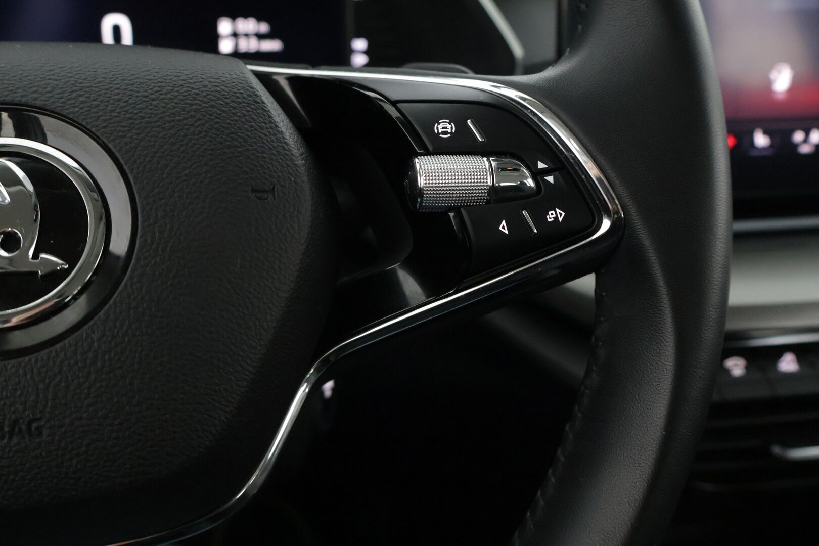 Skoda Octavia 2024 Combi 1.4 TSI PHEV Ambition iV DSG Autom. * SoH 98% / Vakkari / Digimittaristo / Ratinlämmitin / KeyLess / Ambient* - *2x Renkaat / Merkkihuollettu / Lämmitettävä tuulilasi / Suomi-auto* - HULLUT AVAJAISHULINAT KORKOTARJOUS 3,29 %