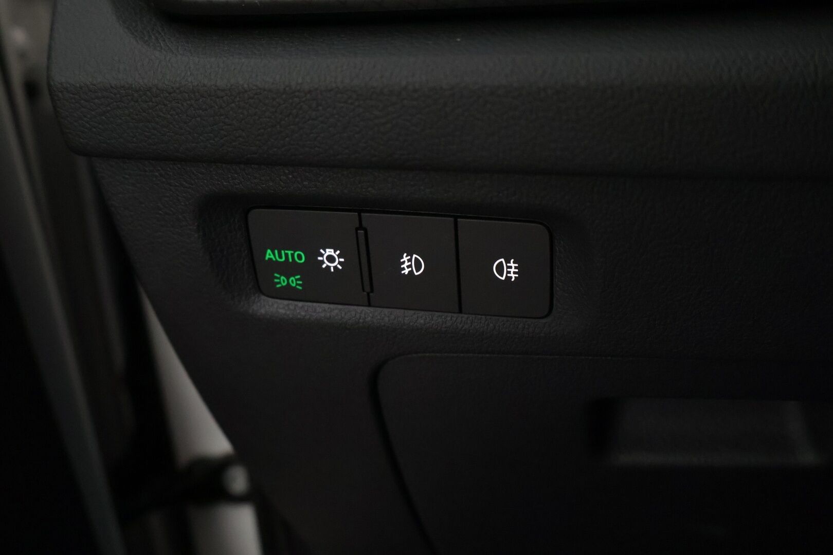 Skoda Octavia 2024 Combi 1.4 TSI PHEV Ambition iV DSG Autom. * SoH 98% / Vakkari / Digimittaristo / Ratinlämmitin / KeyLess / Ambient* - *2x Renkaat / Merkkihuollettu / Lämmitettävä tuulilasi / Suomi-auto* - HULLUT AVAJAISHULINAT KORKOTARJOUS 3,29 %