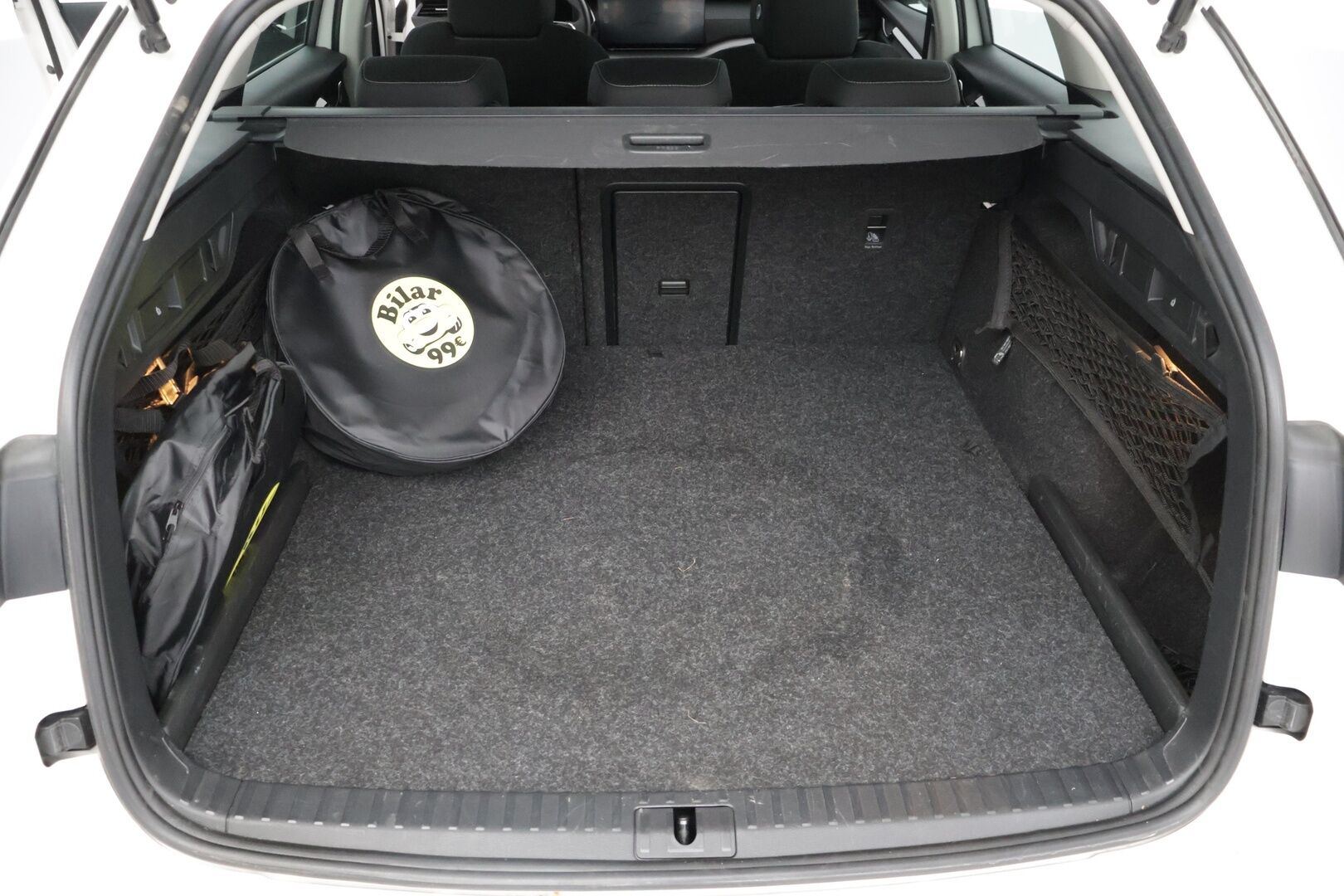 Skoda Octavia 2024 Combi 1.4 TSI PHEV Ambition iV DSG Autom. * SoH 98% / Vakkari / Digimittaristo / Ratinlämmitin / KeyLess / Ambient* - *2x Renkaat / Merkkihuollettu / Lämmitettävä tuulilasi / Suomi-auto* - HULLUT AVAJAISHULINAT KORKOTARJOUS 3,29 %