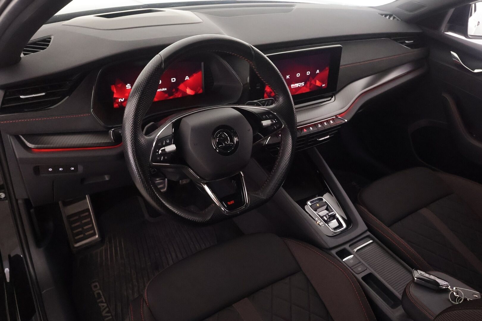 Skoda Octavia 2024 1.4 TSI PHEV Combi RS iV DSG Autom. - Suomi-auto | HUD | Webasto | ACC | Matrix-LED | Kamera | Digimittaristo | Kaistavahti | Navi | Keyless | Ratinlämmitys | 2x Latauskaapelit | Kahdet Skodan vanteet | Merkkihuollettu | Juuri huollettu! - KORKO VAIN 3,99 %